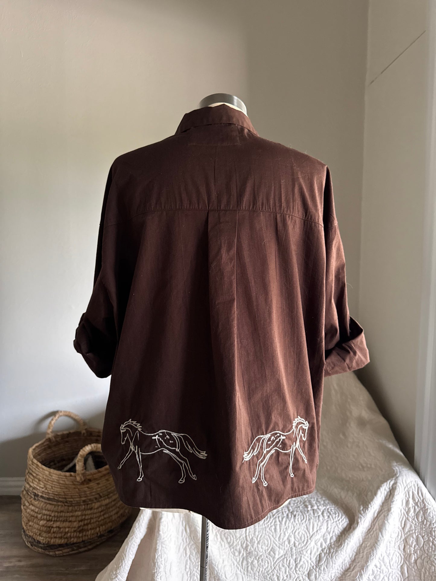 Lawrence Handcrafted Cropped Cotton Button Down Long Sleeve In Chocolate