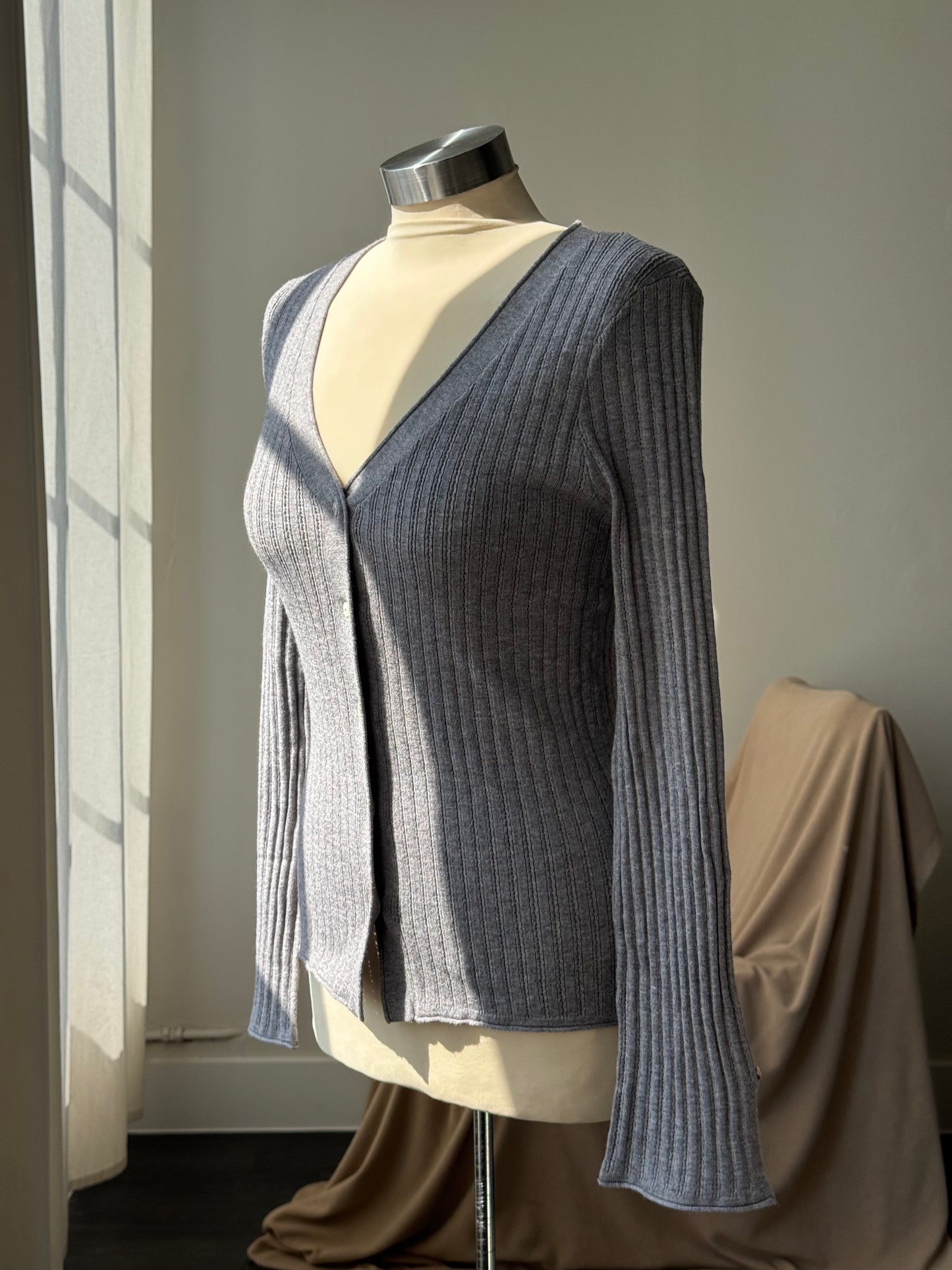Kimberly 90s Style Classic Fitted Button Down Sweater In Grey￼