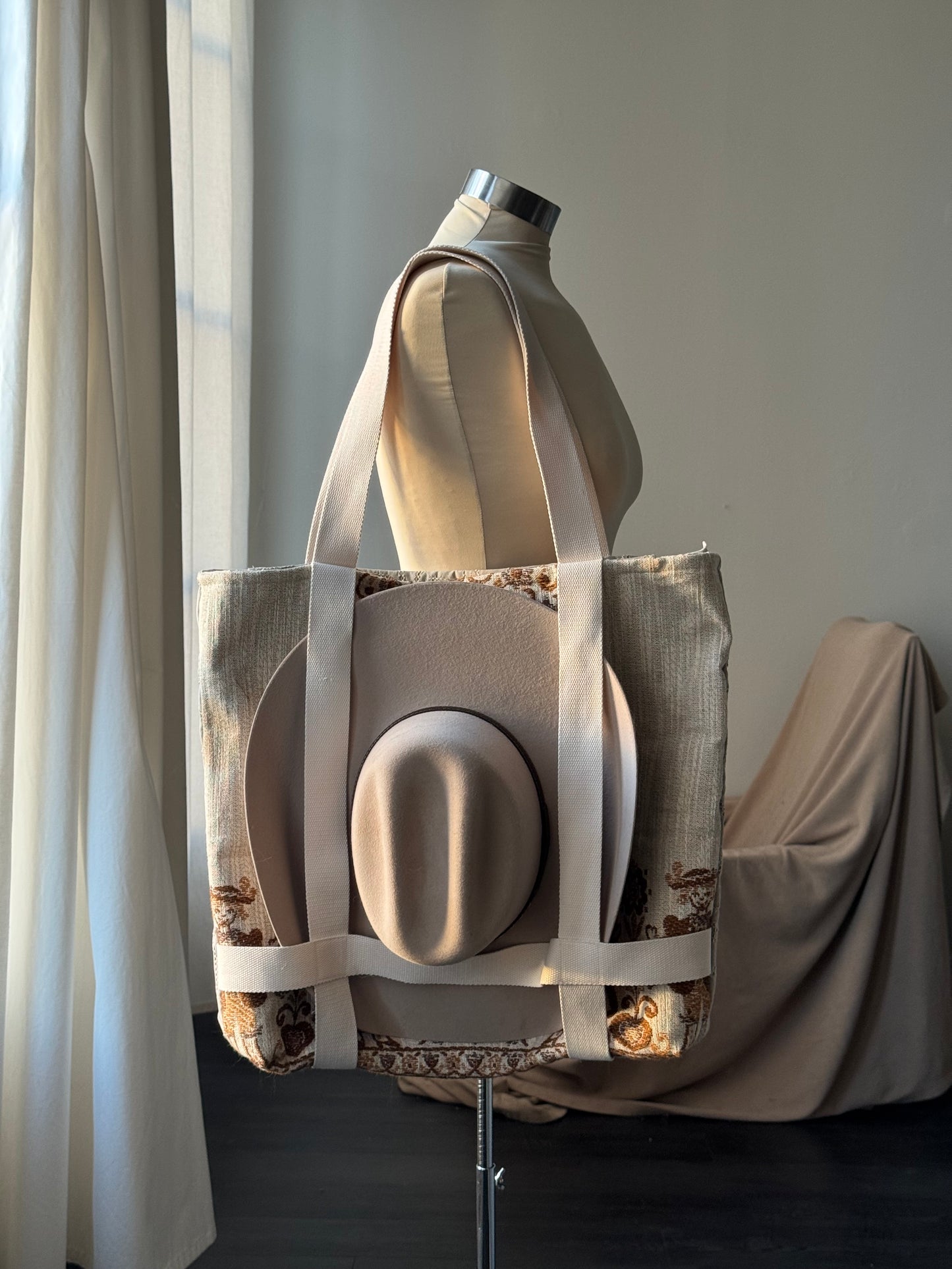 Magnus Vintage Handcrafted Tote Hat Holder Bag