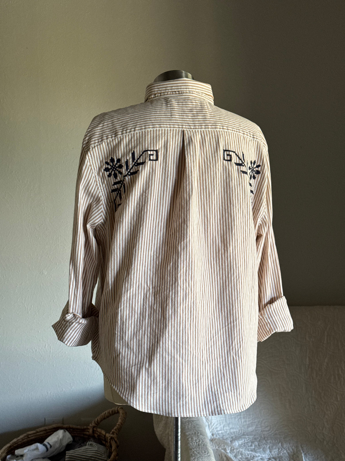 Lawrence Handcrafted Embroidered Cropped Button Down