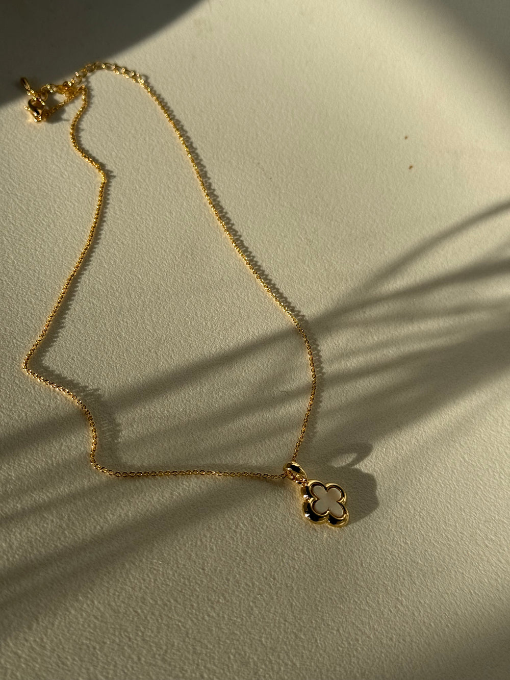 Benny Bubble Gold Dipped Plated Clover Marble Necklace In Gold