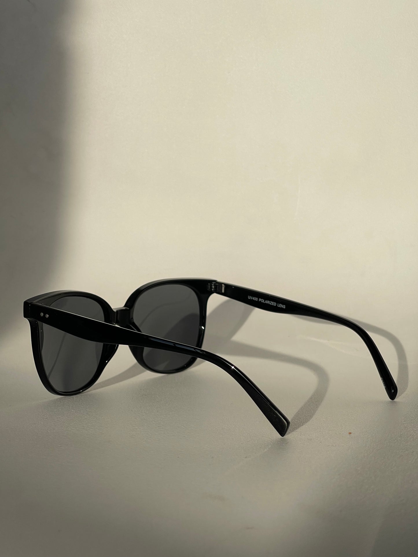 Henley Classic Double Stud Sunglasses In Black