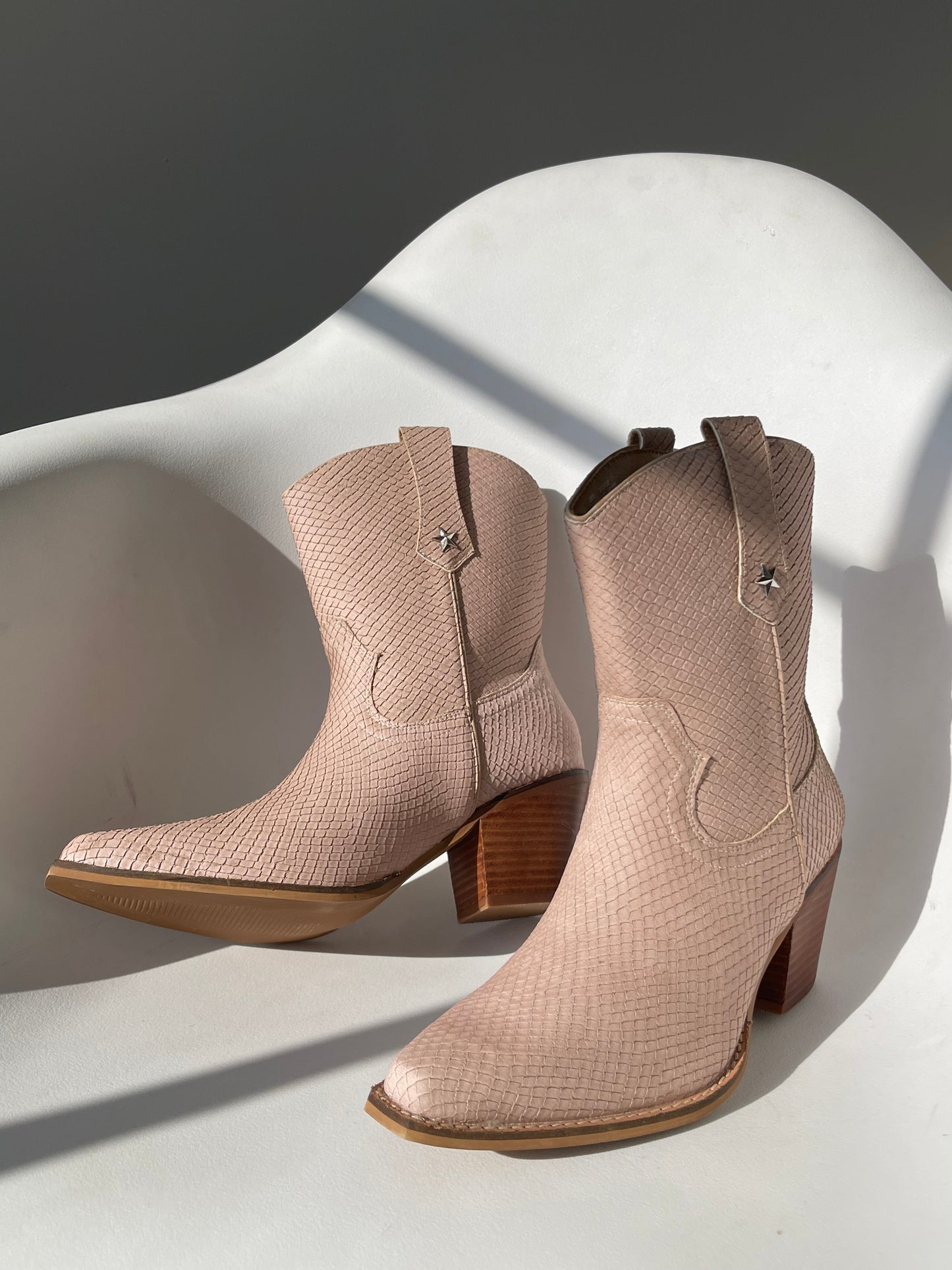 Alice Western Ripple Cowboy Boot In Sand