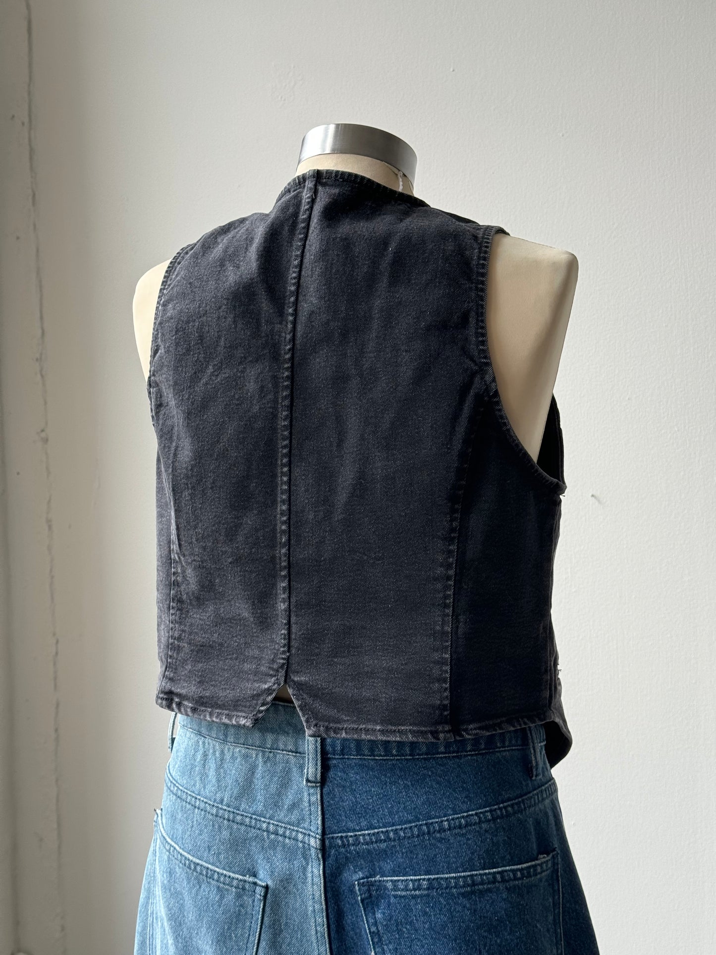 Judith Classic Western Style Low Neck Denim Vest In Ash Black