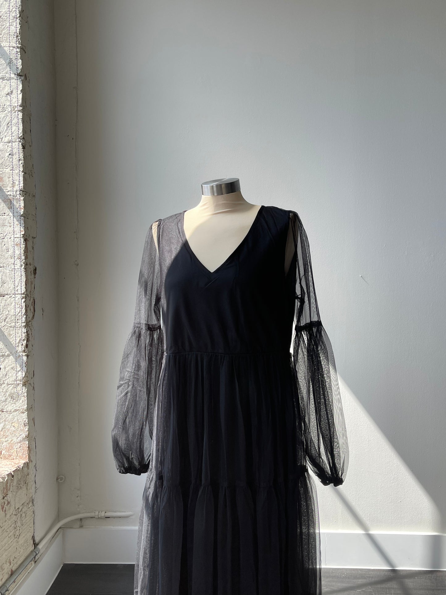 Brandi V Neck Sheer Balloon Sleeve Maxi Dress In Black