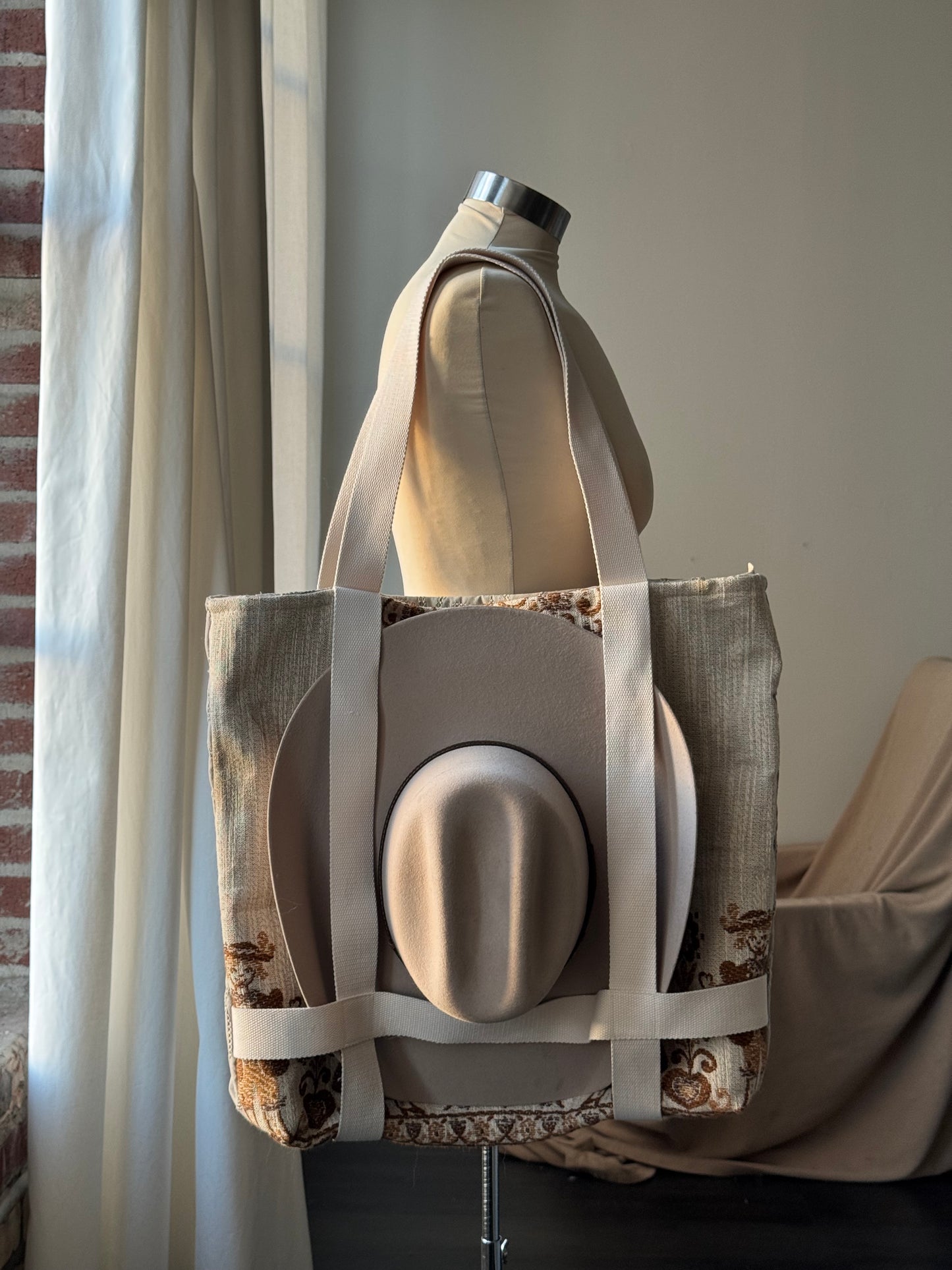 Magnus Vintage Handcrafted Tote Hat Holder Bag
