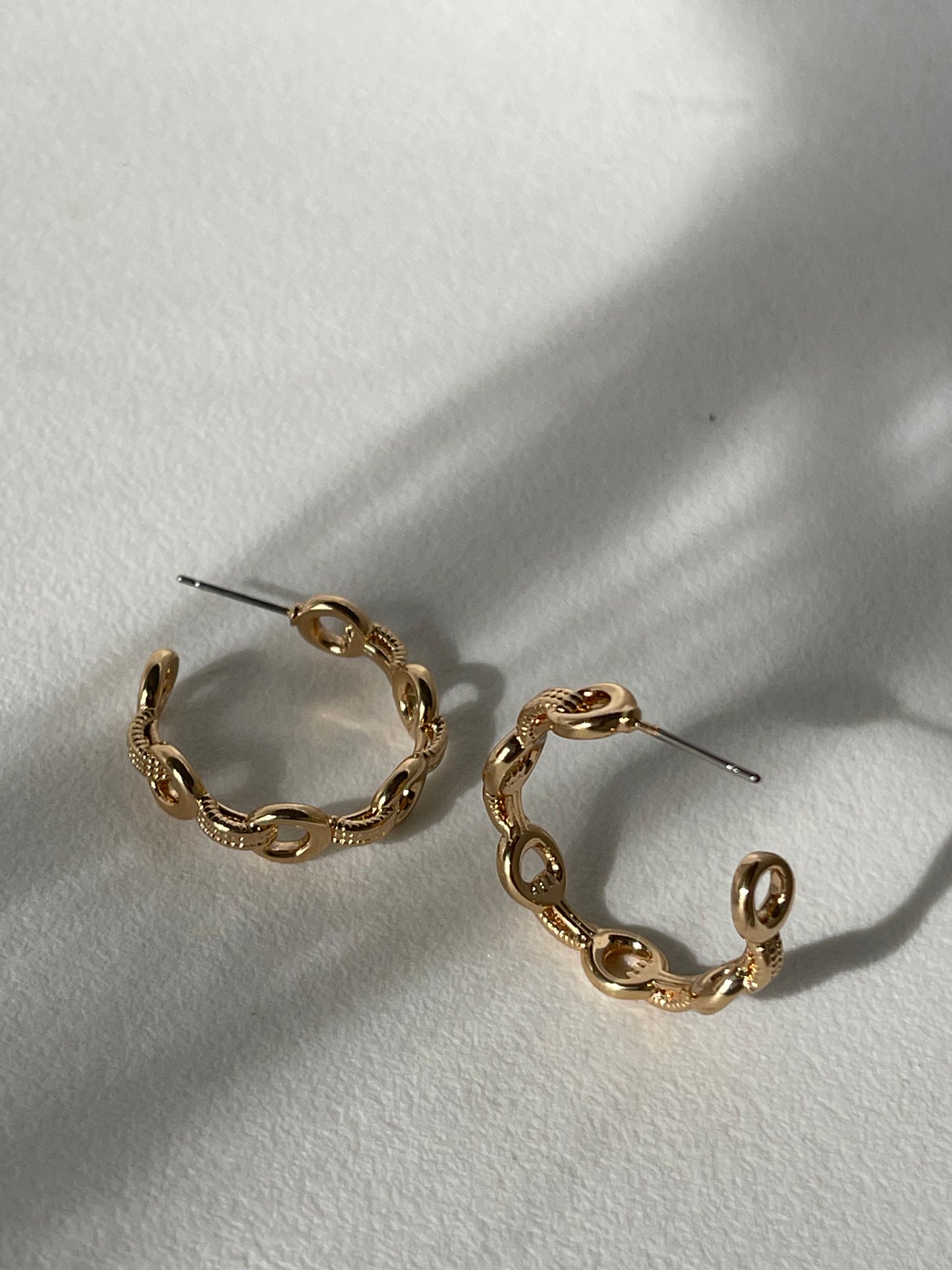 Kayla Classic Link Hoop Earring In Gold