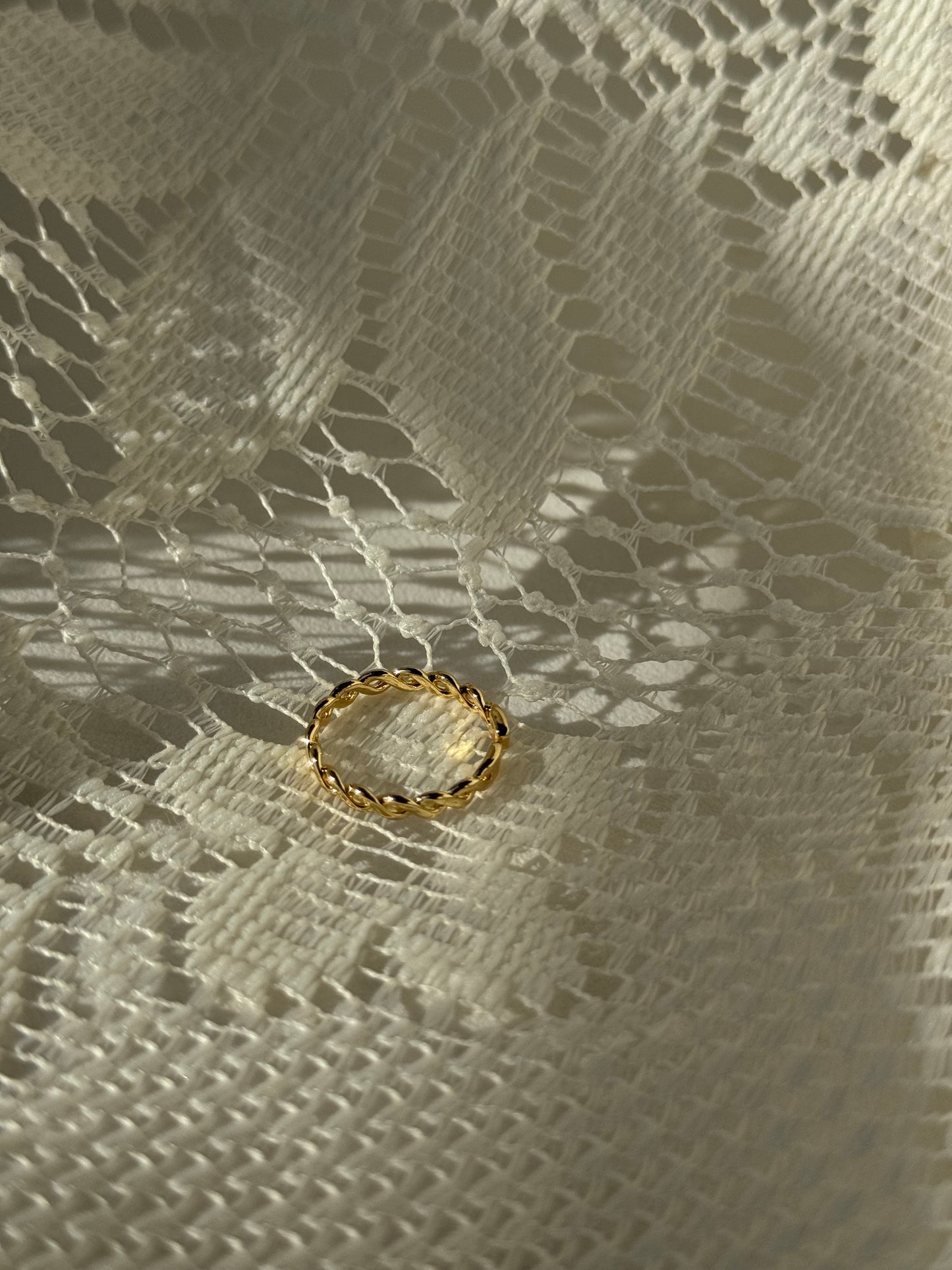 Kayla Classic Flat Twist Band Ring In Gold