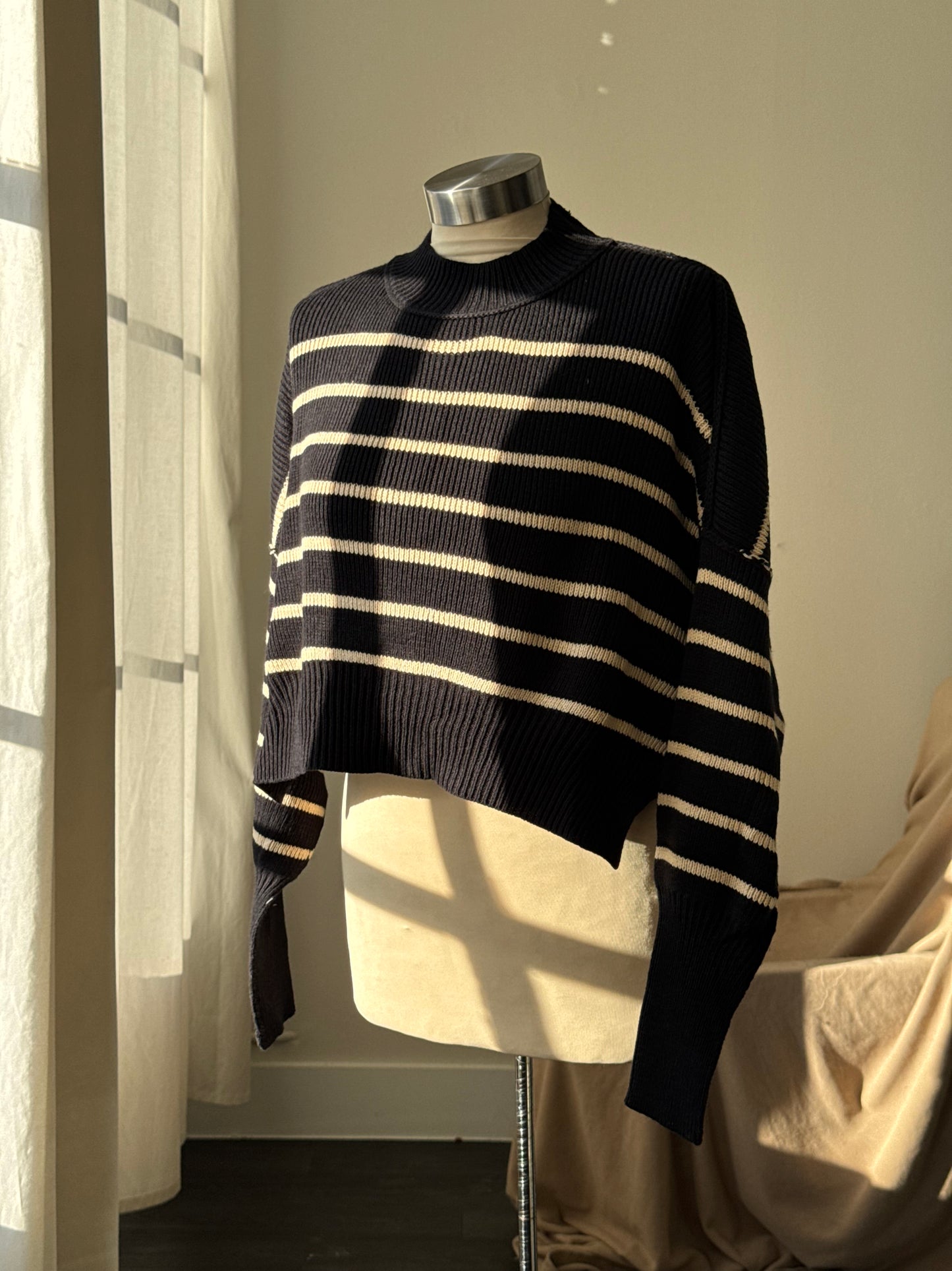 Henry Cotton Striped Cropped Mock Neck Sweater In Cream & Black￼