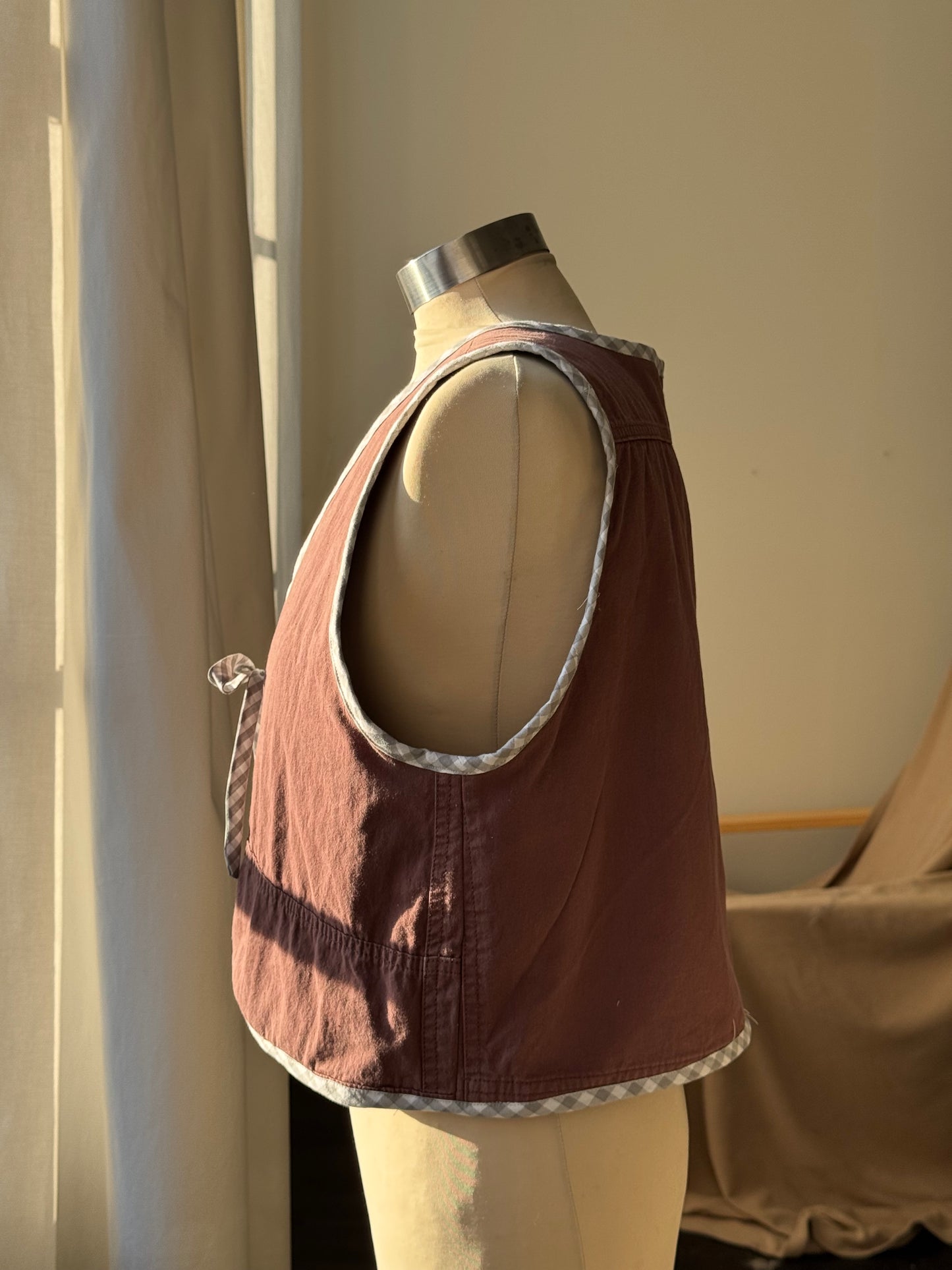 O.L. Handcrafted Reversible Cargo Vest In Vintage Brown￼