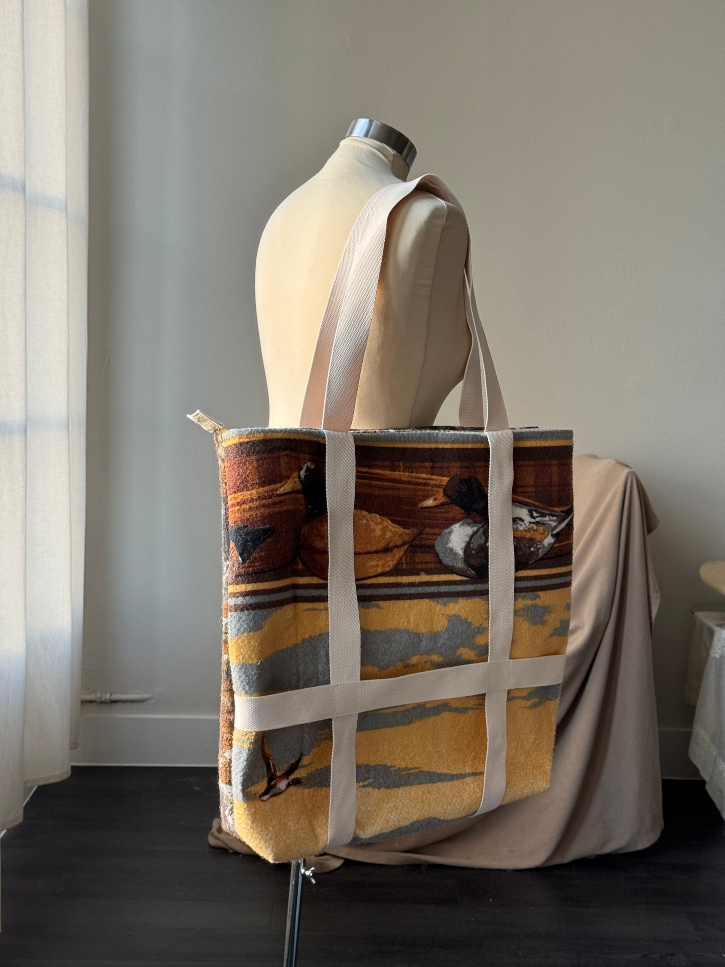 Magnus Vintage Handcrafted Tote Hat Holder Bag XL