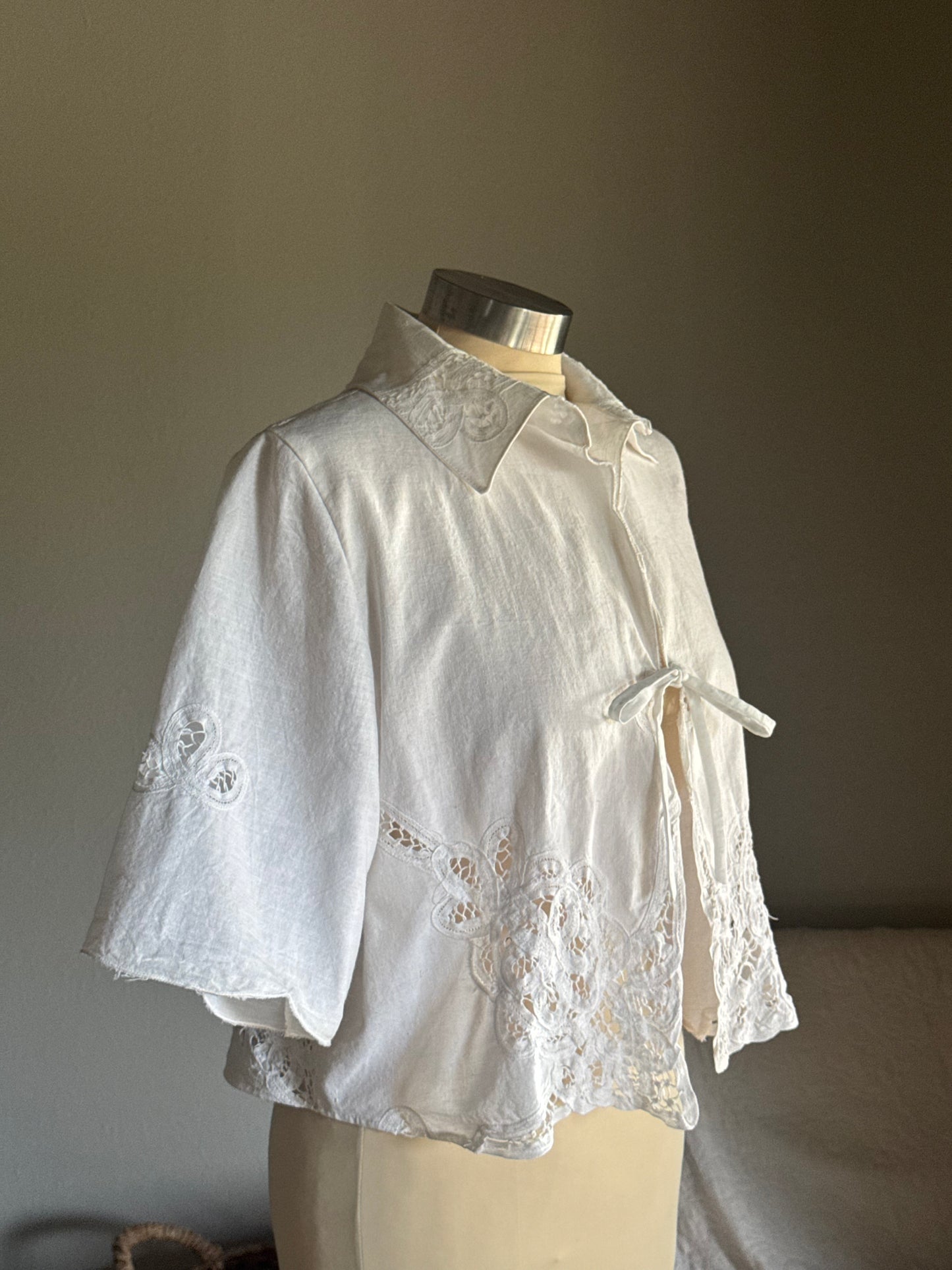 Judy Handcrafted Vintage Crop Tie Top In Ivory