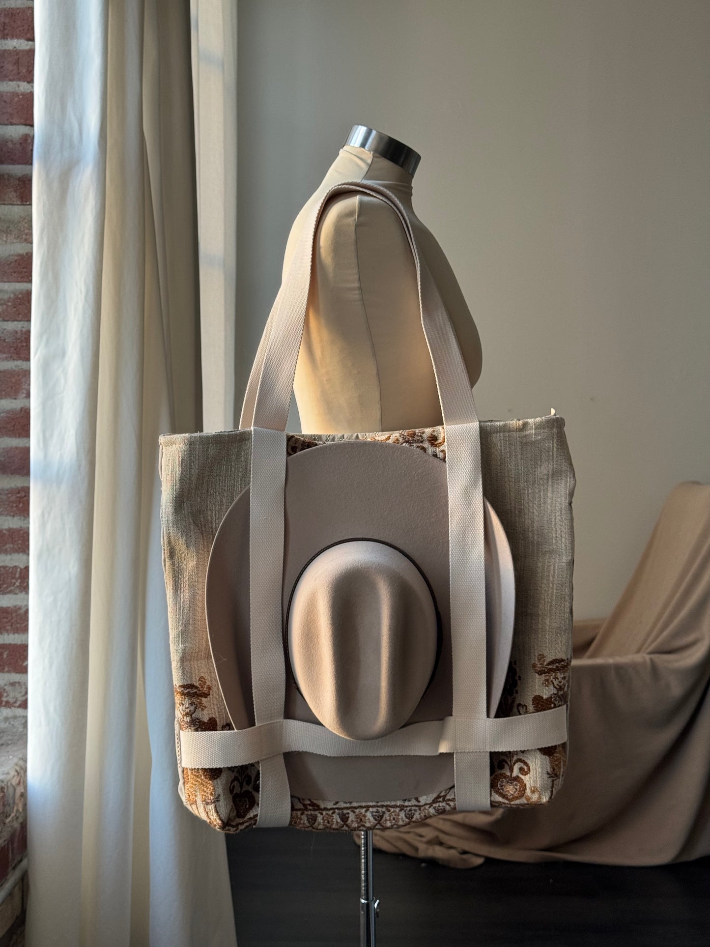 Magnus Vintage Handcrafted Tote Hat Holder Bag