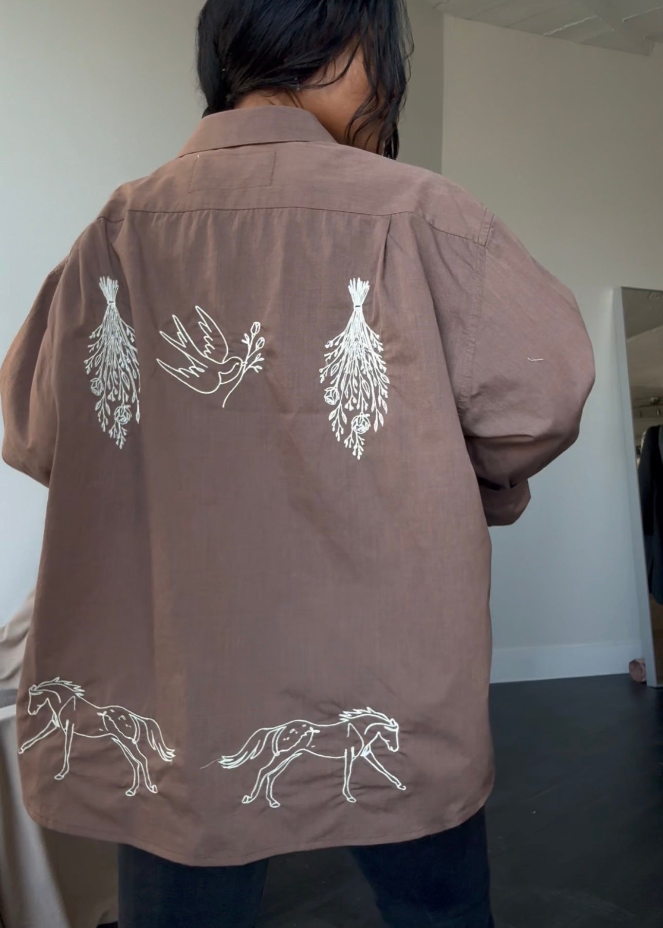 Lawrence Handcrafted Cropped Cotton Button Down Long Sleeve In Mocha