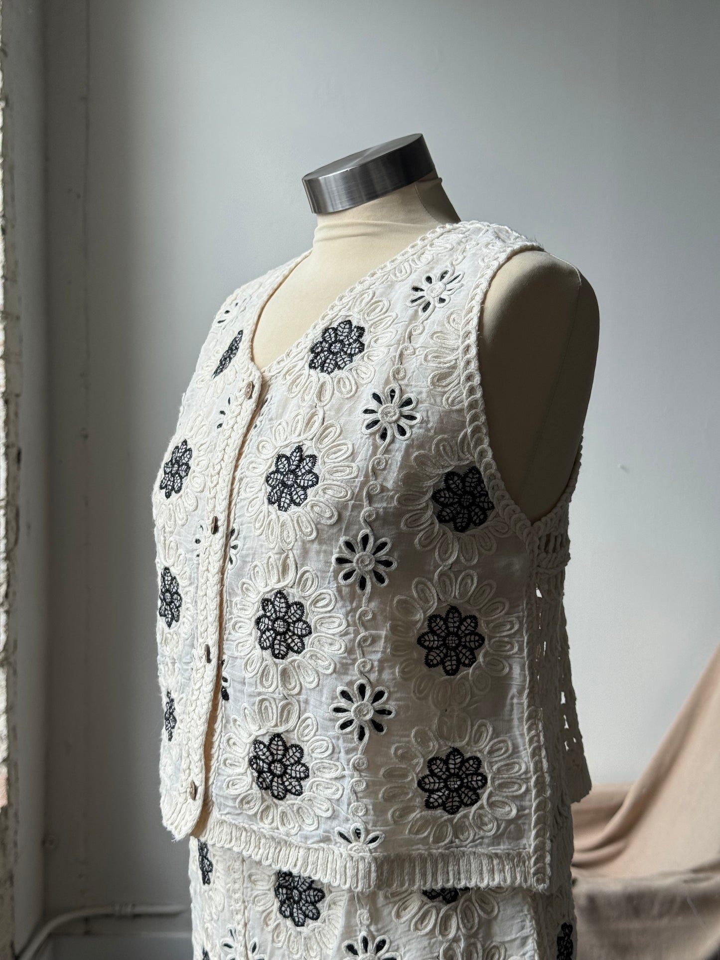 Monique Cotton Crochet Embroidered Appliqué Vest In Natural