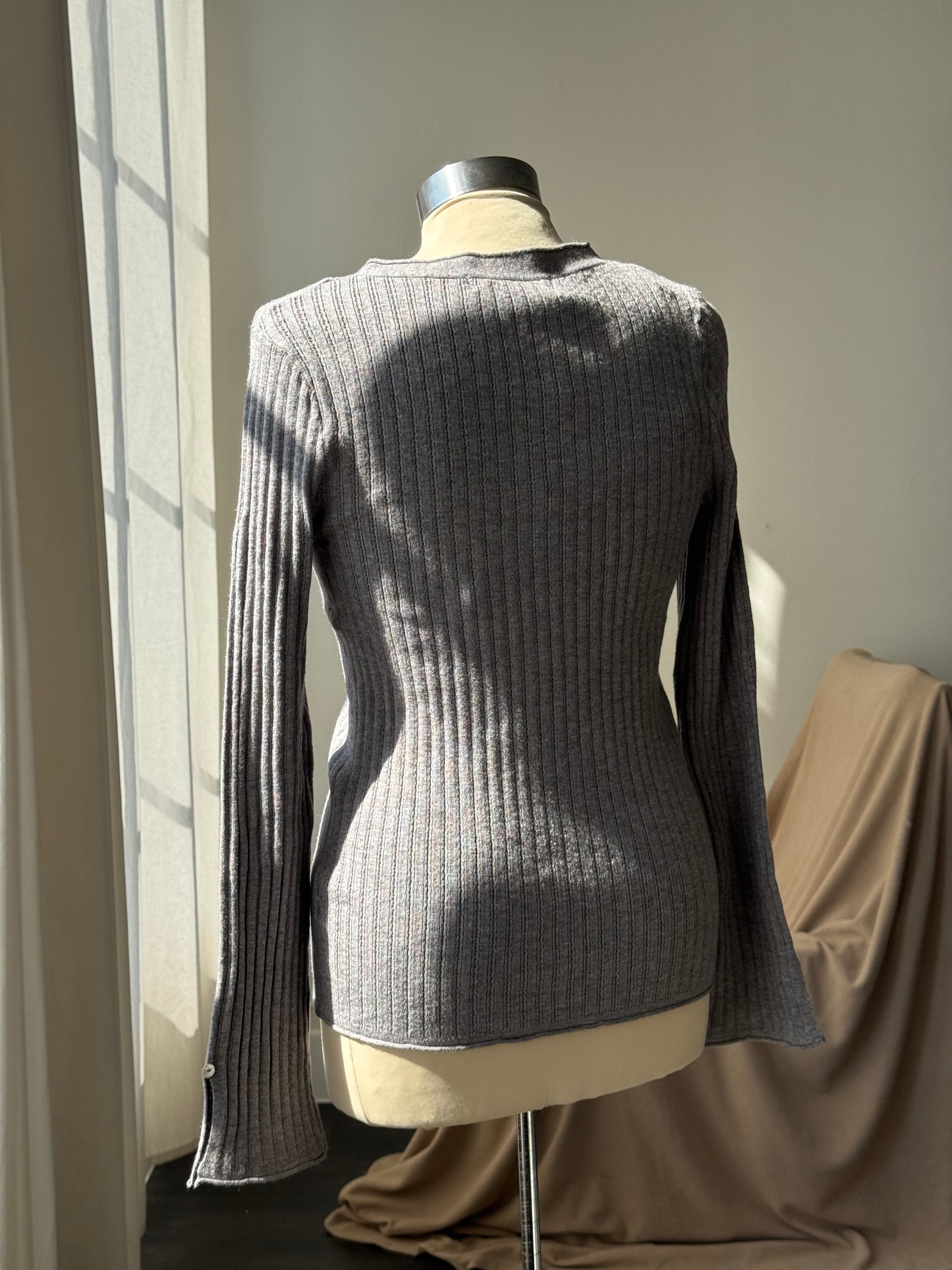 Kimberly 90s Style Classic Fitted Button Down Sweater In Grey￼