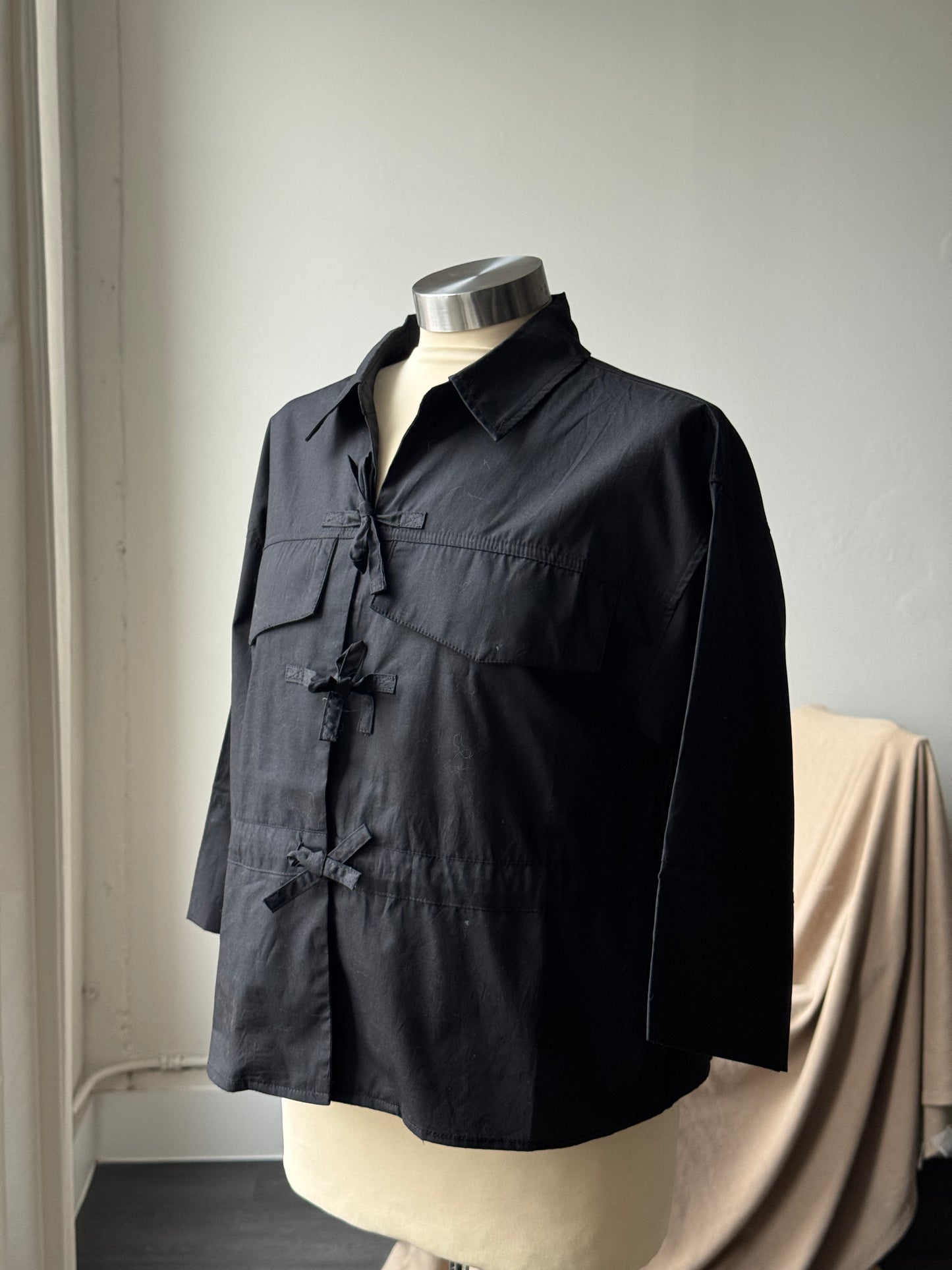 Robin Cotton 3/4 Sleeve Tie Front Top In Black