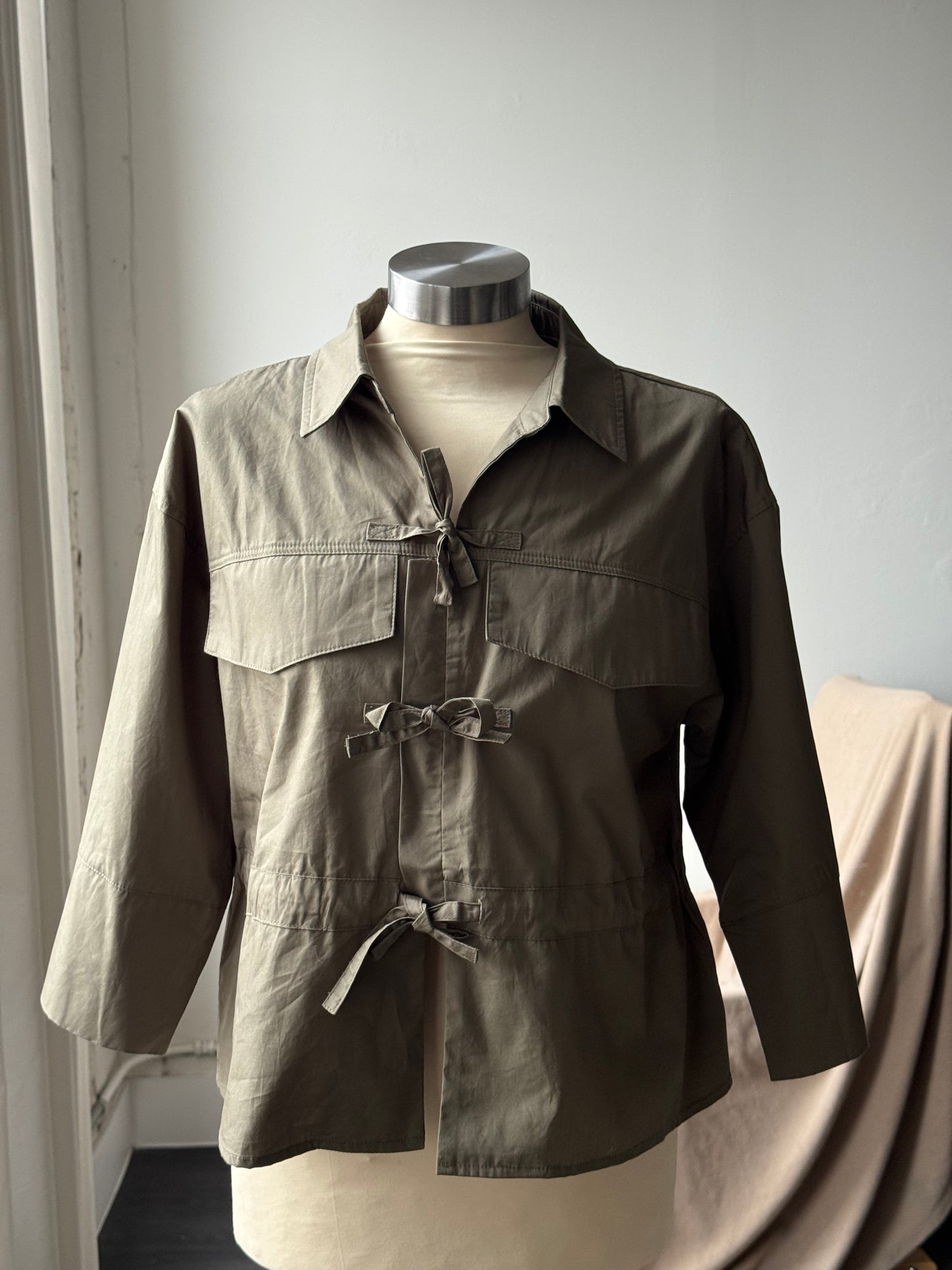 Robin Cotton 3/4 Sleeve Tie Front Top In Forest