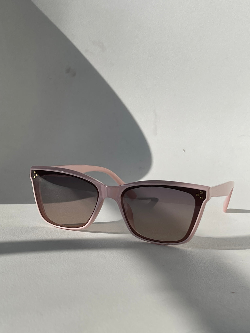 Tangi Triple Stud Classic Sunglasses In Pink