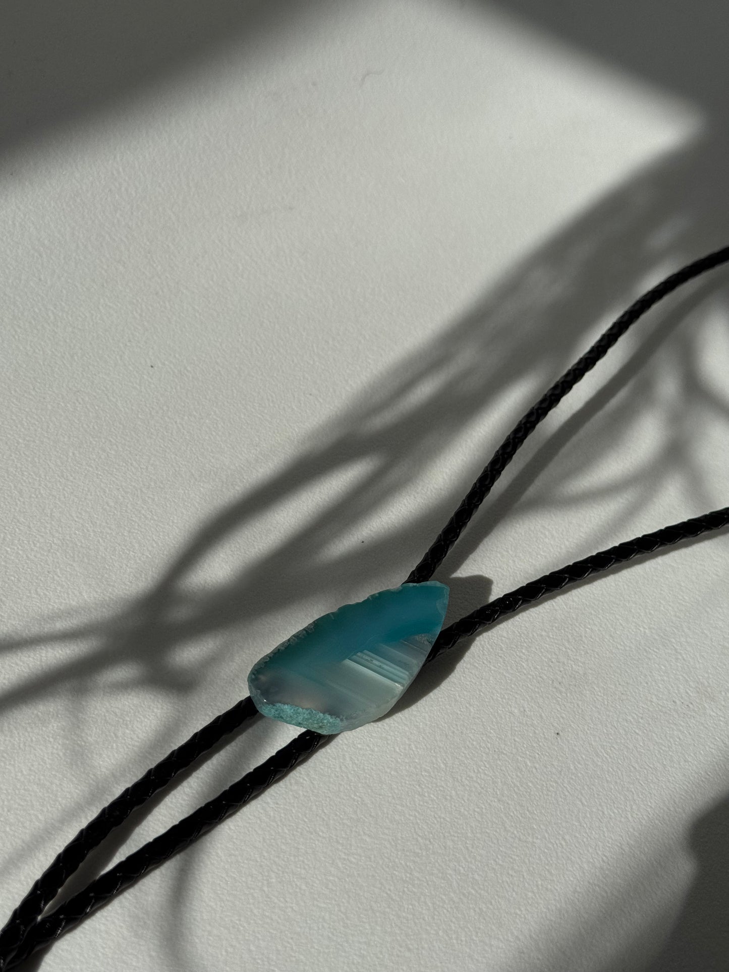Riley Handmade Agate Genuine Leather Bolo Tie In Sea