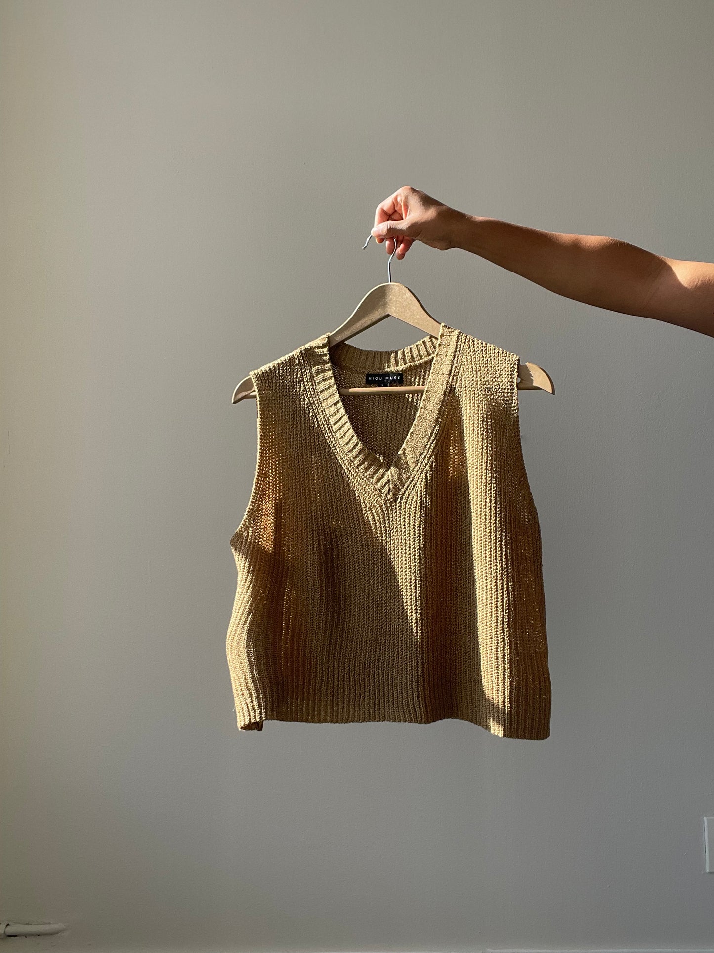 Ingrid Classic Cropped Lightweight Sweater Vest In Olive