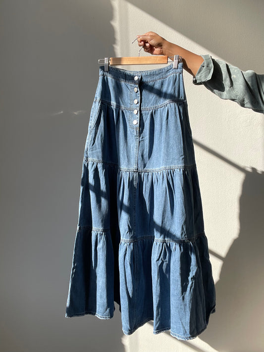 Bonnie Tiered Button Front Hidden Pockets Denim Maxi Skirt In Indigo