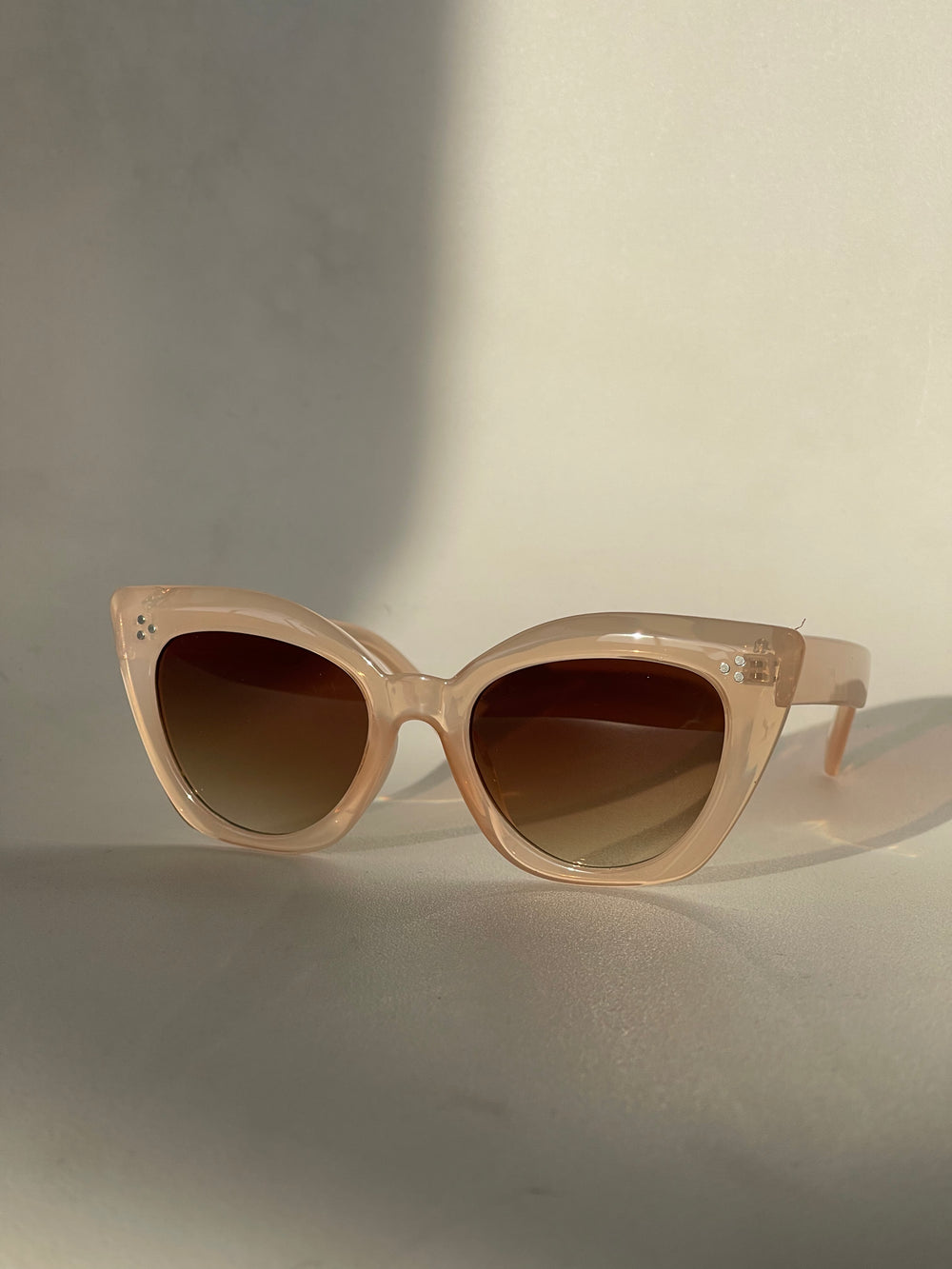 Charlie Triple Stud Cat Eye Sunglasses In Taupe