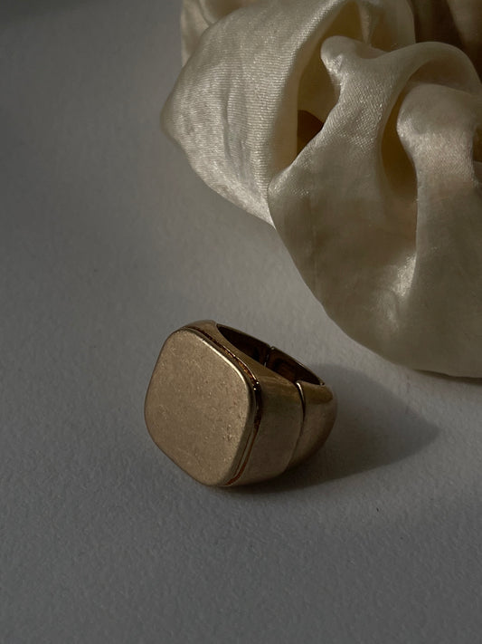 Mabel Classics Class Ring In Matte Gold