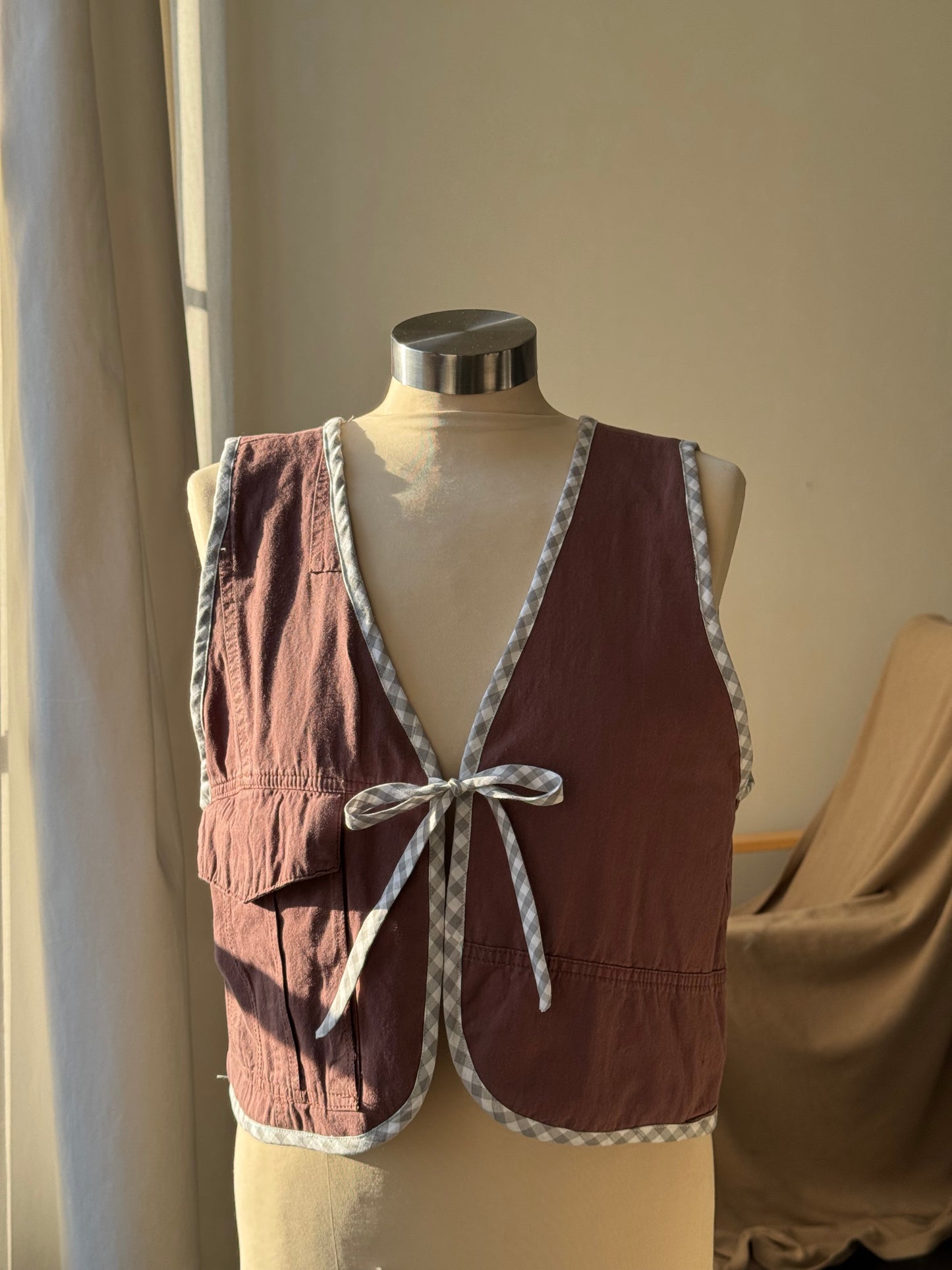 O.L. Handcrafted Reversible Cargo Vest In Vintage Brown￼