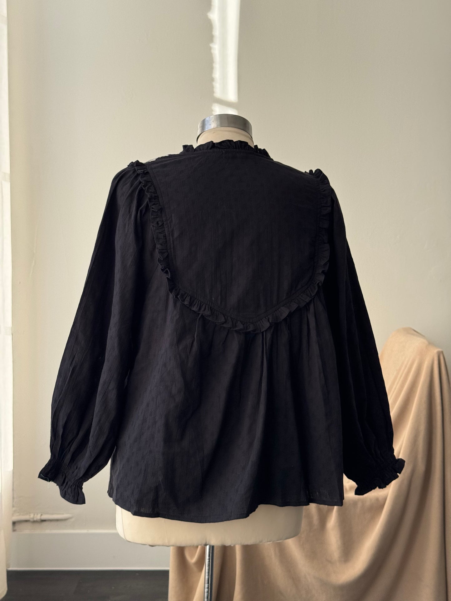 Hailey Cotton Embroidered 3/4 Sleeve Balloon Sleeve Top In Black