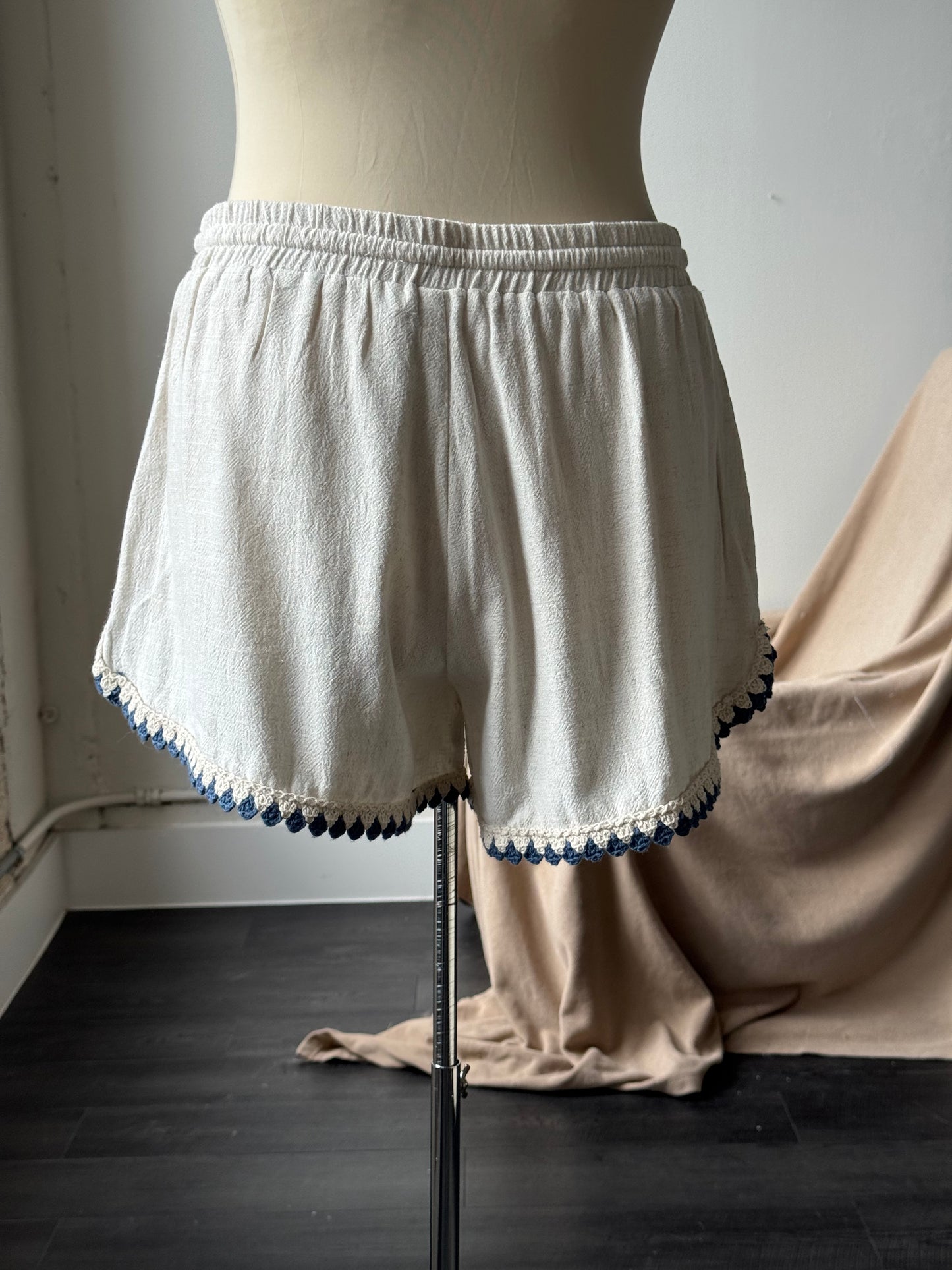 Stacy Linen Crochet Shorts In Natural ￼