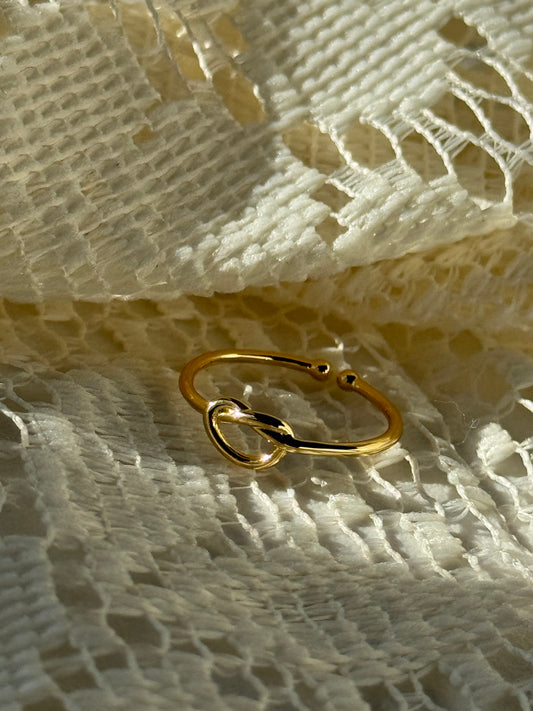 Forney Forgot Me Knot Ring In Gold￼ ￼