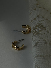 Maxwell Mini Organic Crum Hoop Earring In Gold