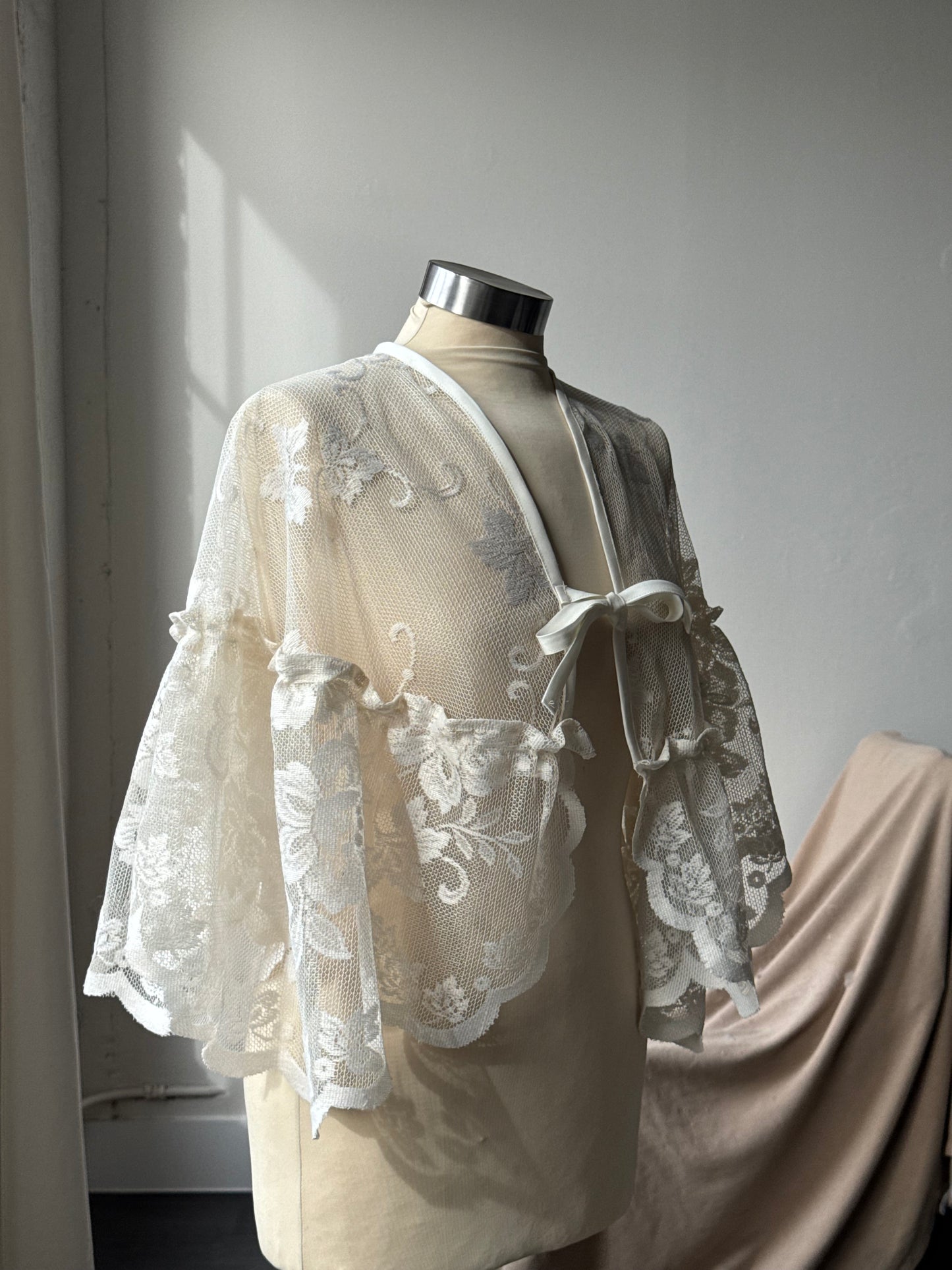 Jernigan Handcrafted Vintage Lace Cape In Butter