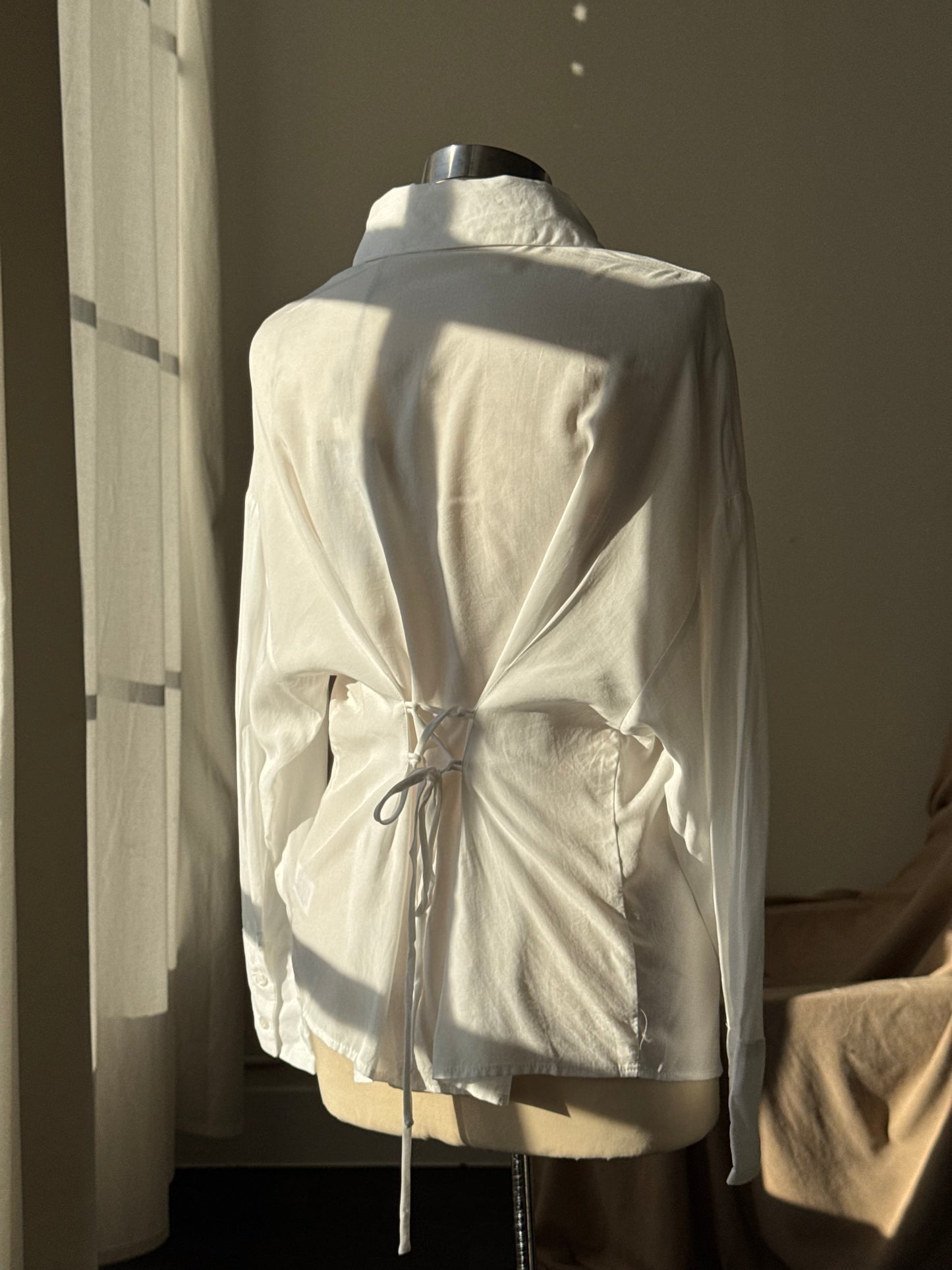 Henry Lace Back Fitted Button Down In Ivory￼￼