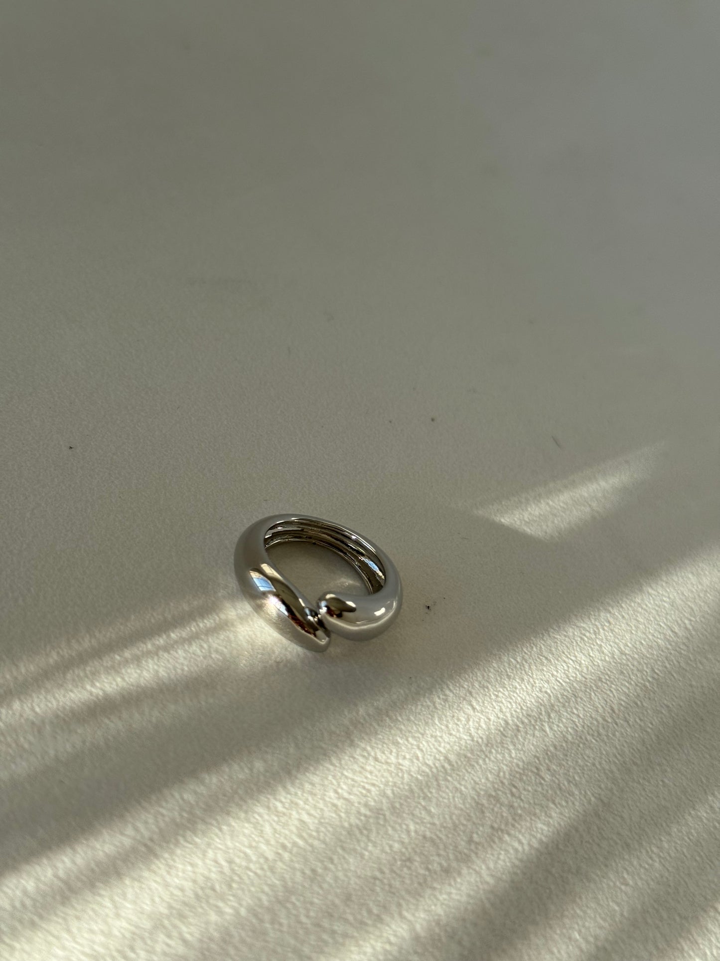 Laney Open Ended Drip Ring In Silver￼