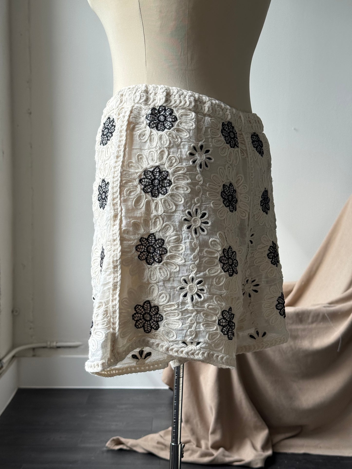 Monique Cotton Crochet Embroidered Appliqué Shorts In Natural