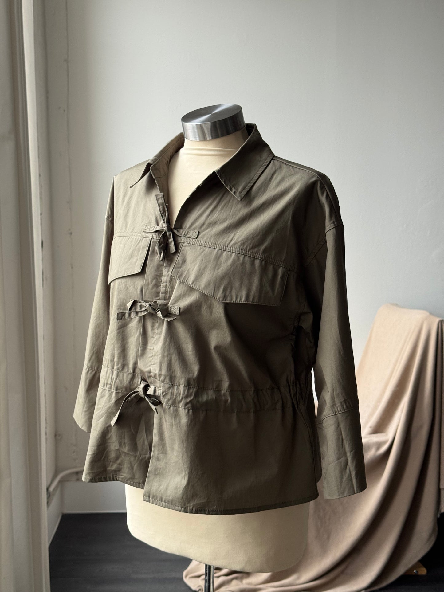 Robin Cotton 3/4 Sleeve Tie Front Top In Forest