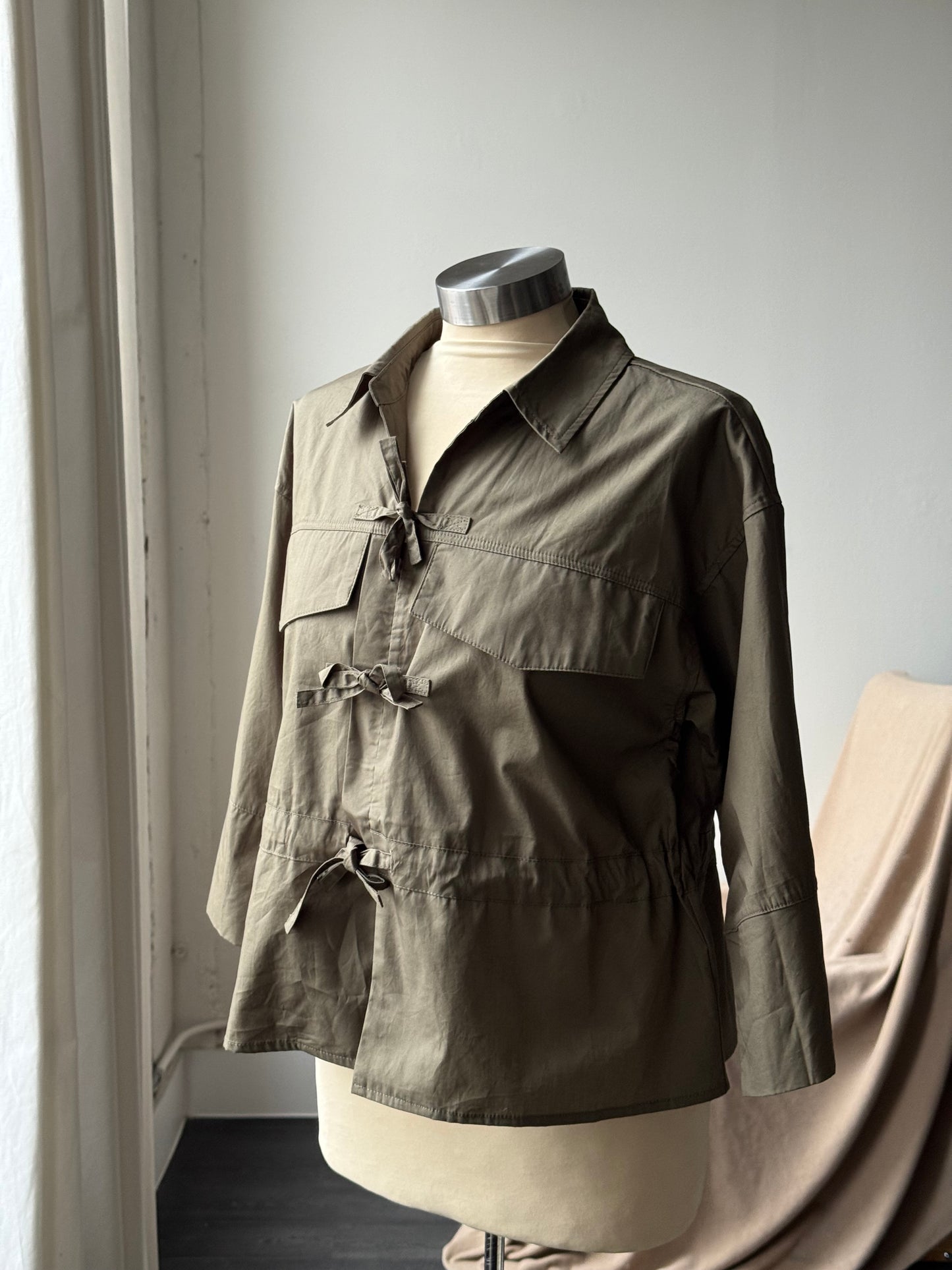 Robin Cotton 3/4 Sleeve Tie Front Top In Forest