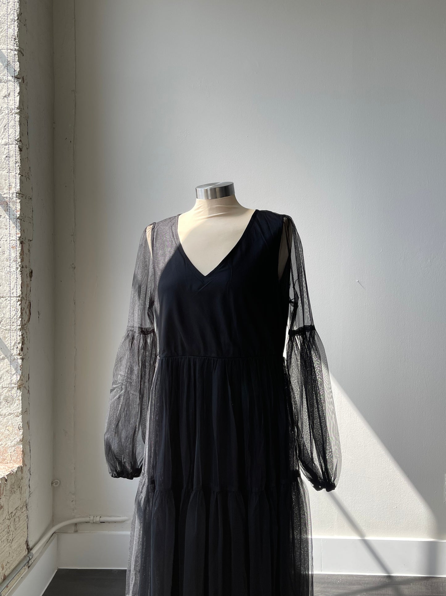 Brandi V Neck Sheer Balloon Sleeve Maxi Dress In Black