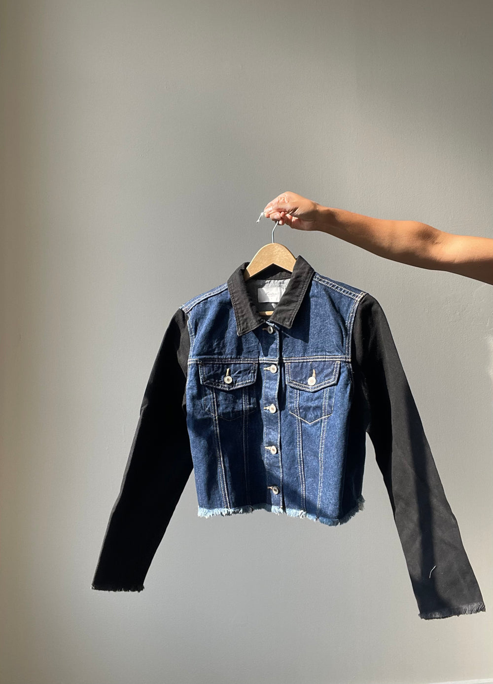 Margot 90s Style Two Tone Cropped Denim Jacket In Blue & Black
