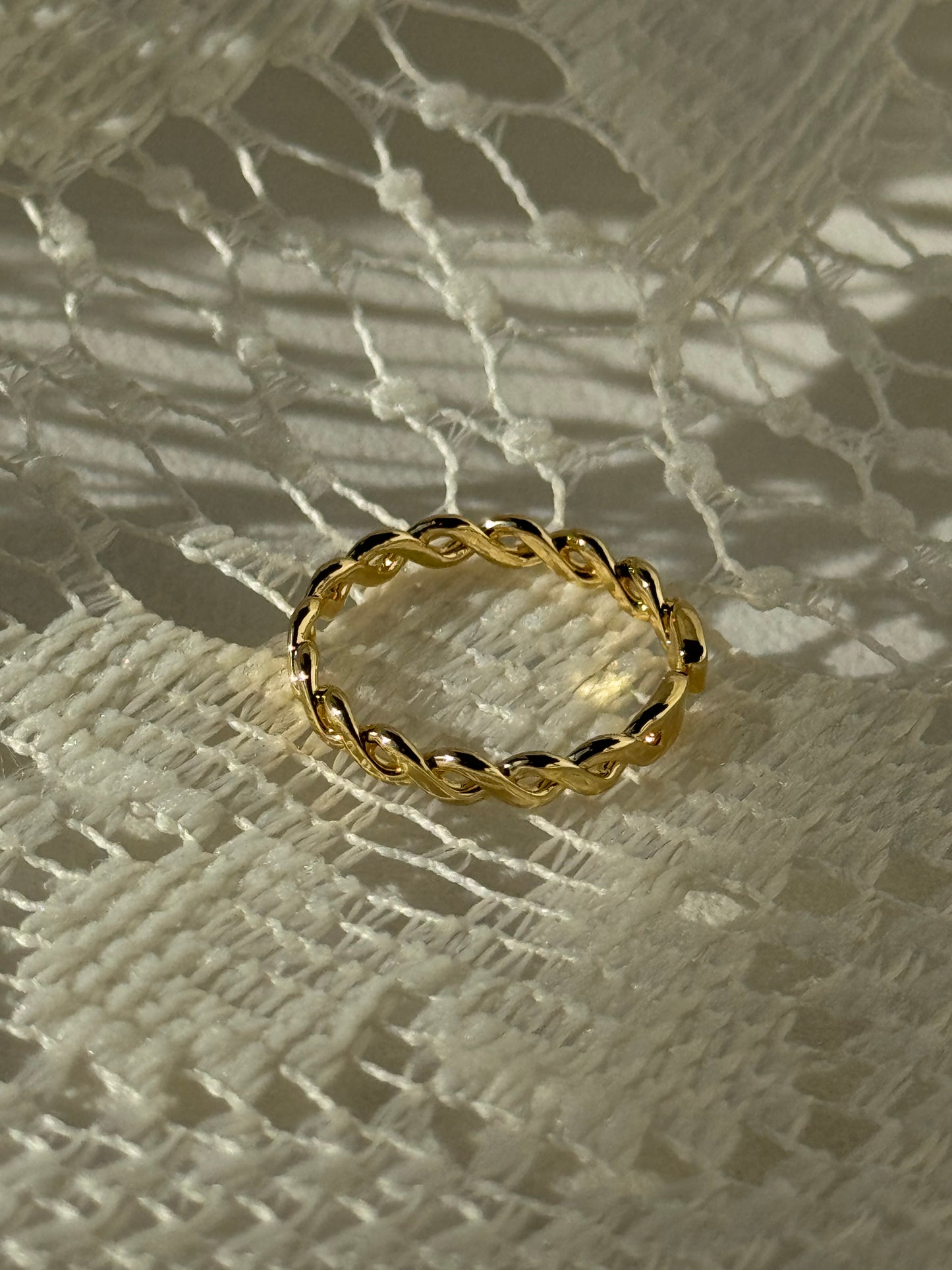Kayla Classic Flat Twist Band Ring In Gold
