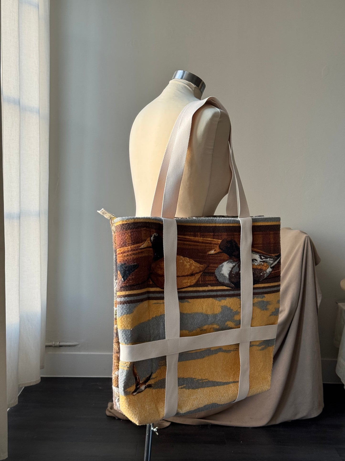 Magnus Vintage Handcrafted Tote Hat Holder Bag XL