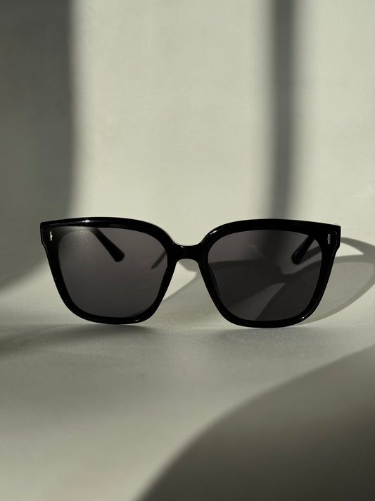 Barbell Stud Sunglasses In Black