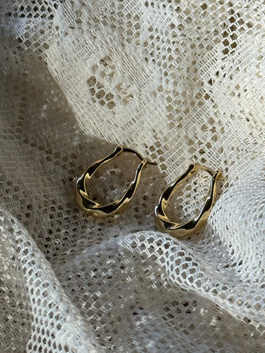 Tina Twist Hoop Earring In Plated Gold