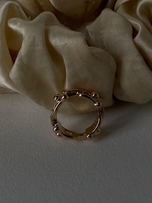 Sorrow Link Ring In Gold
