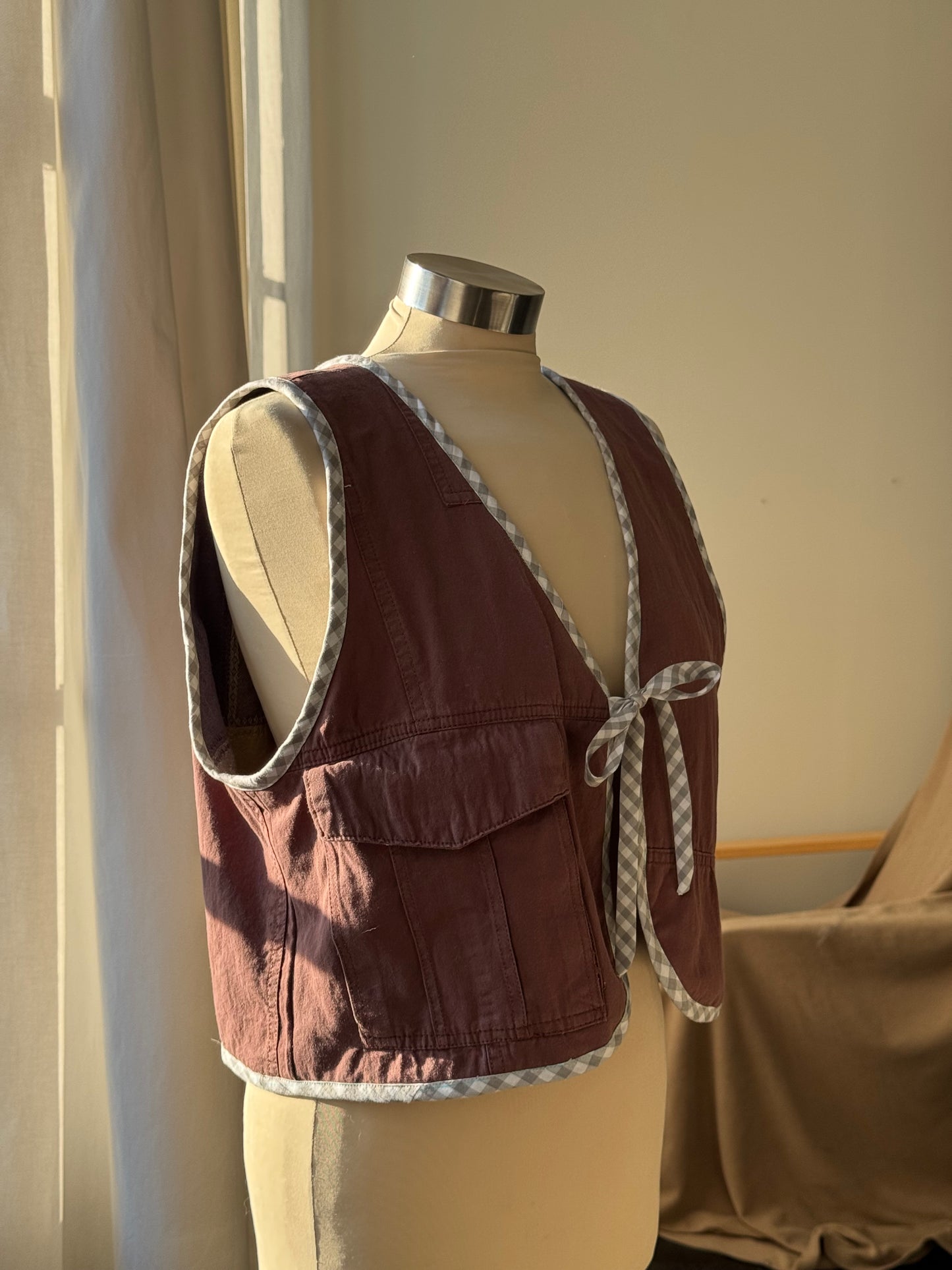 O.L. Handcrafted Reversible Cargo Vest In Vintage Brown￼