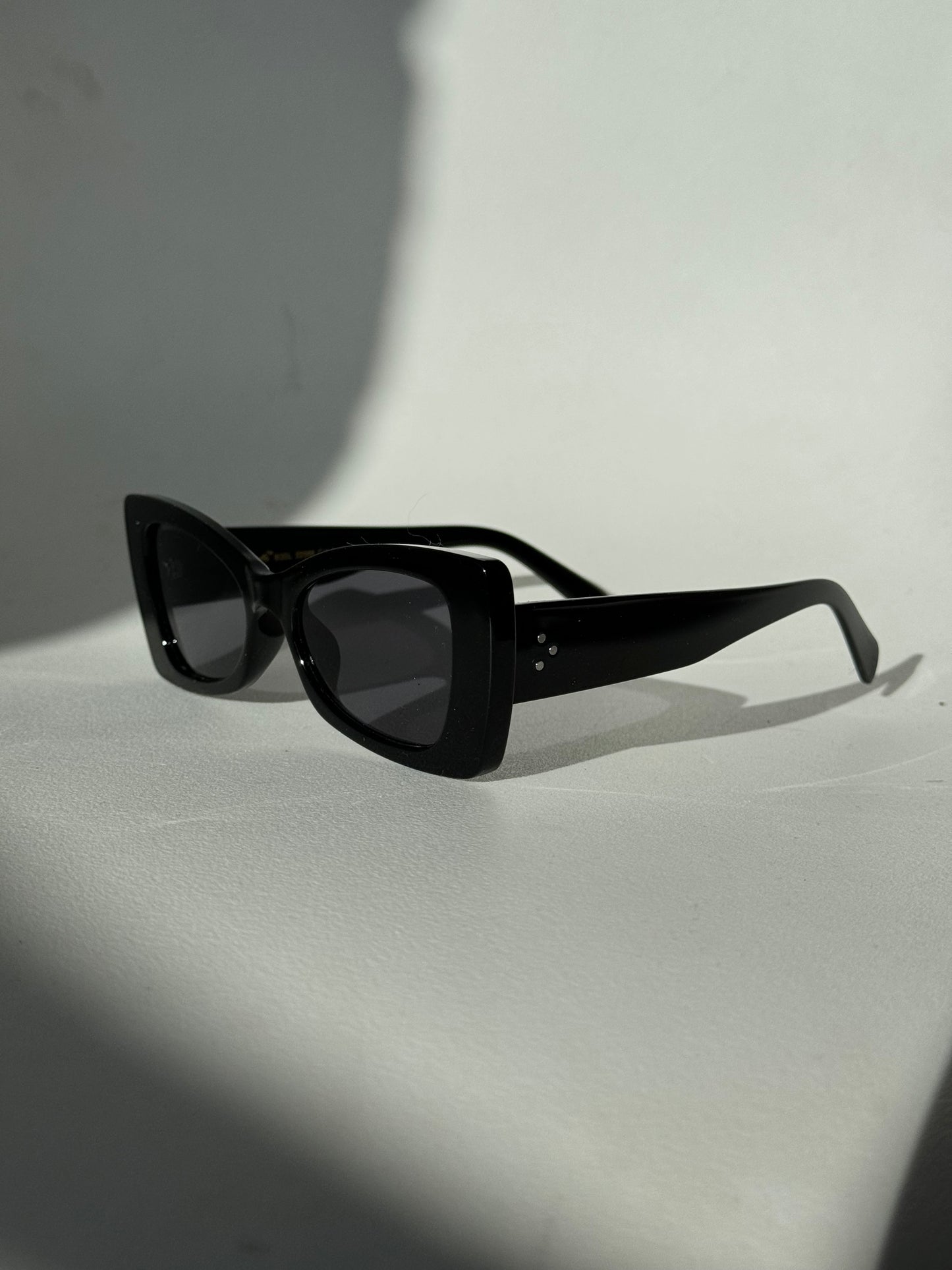 Merrill Classic 60s Style Sunglasses In  Black