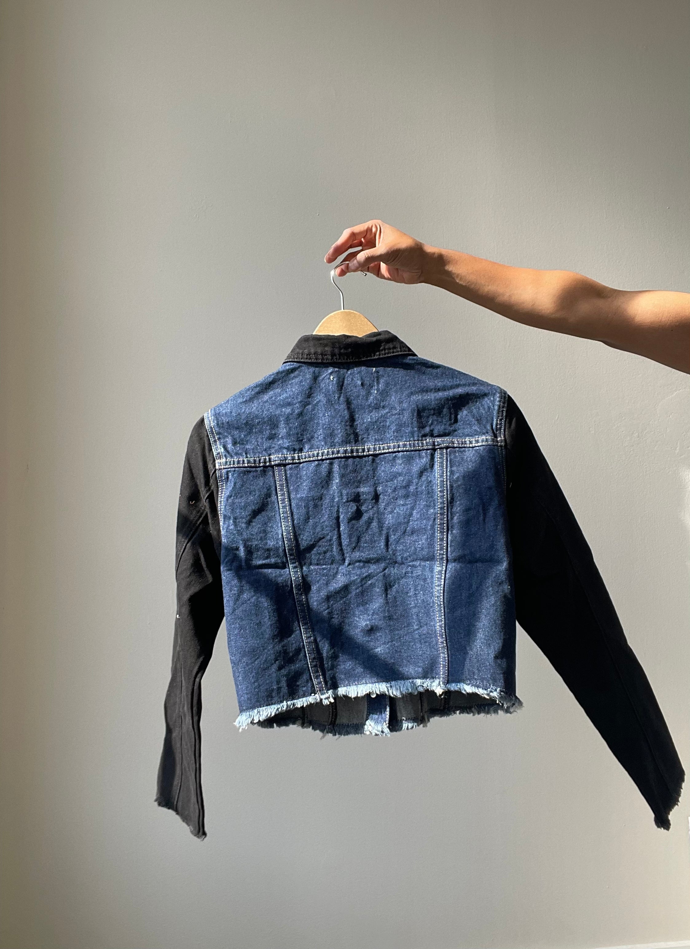 Margot 90s Style Two Tone Cropped Denim Jacket in Blue Black M