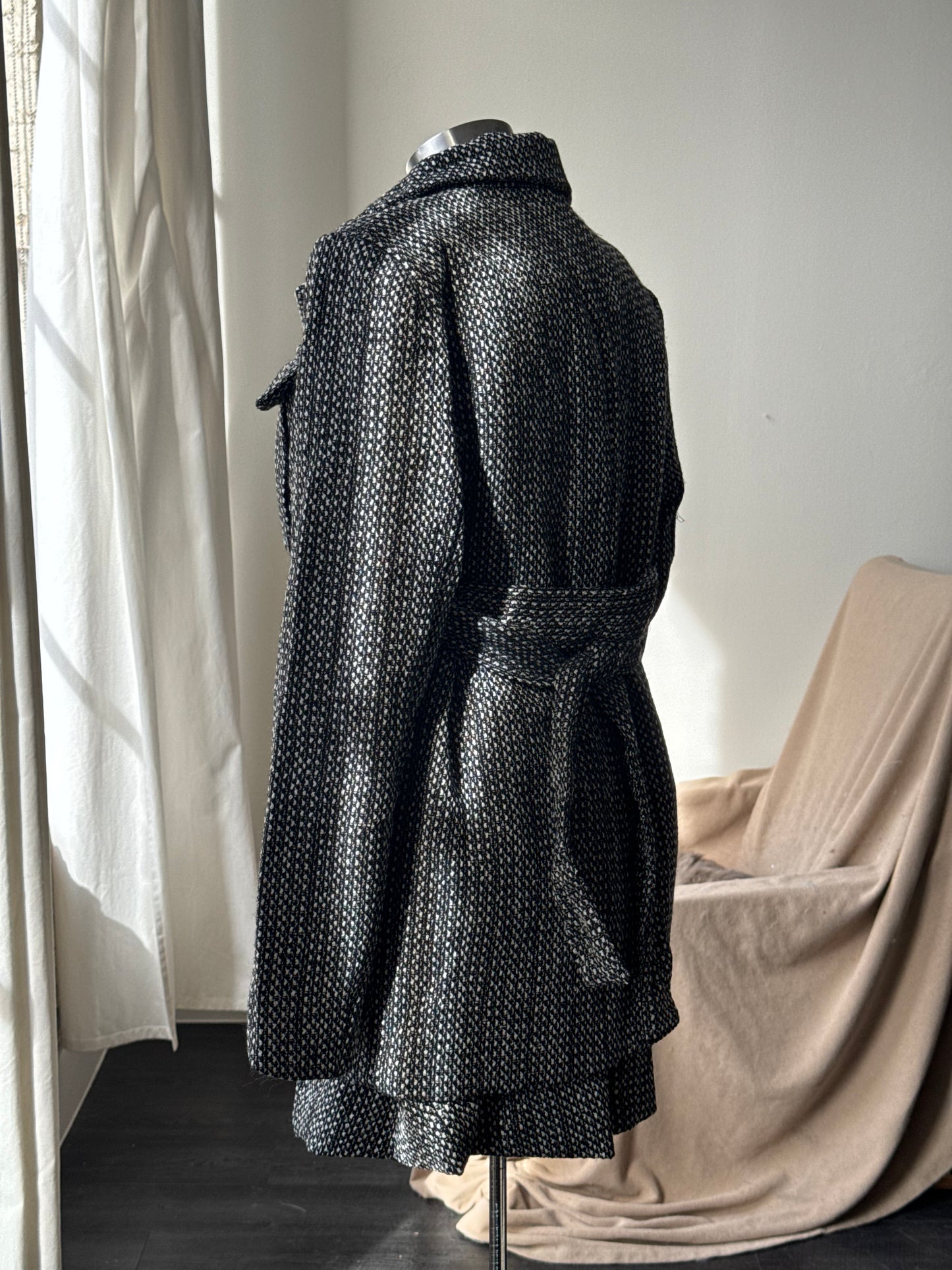 Braxton Classic Tweed Tailored Jacket In Black